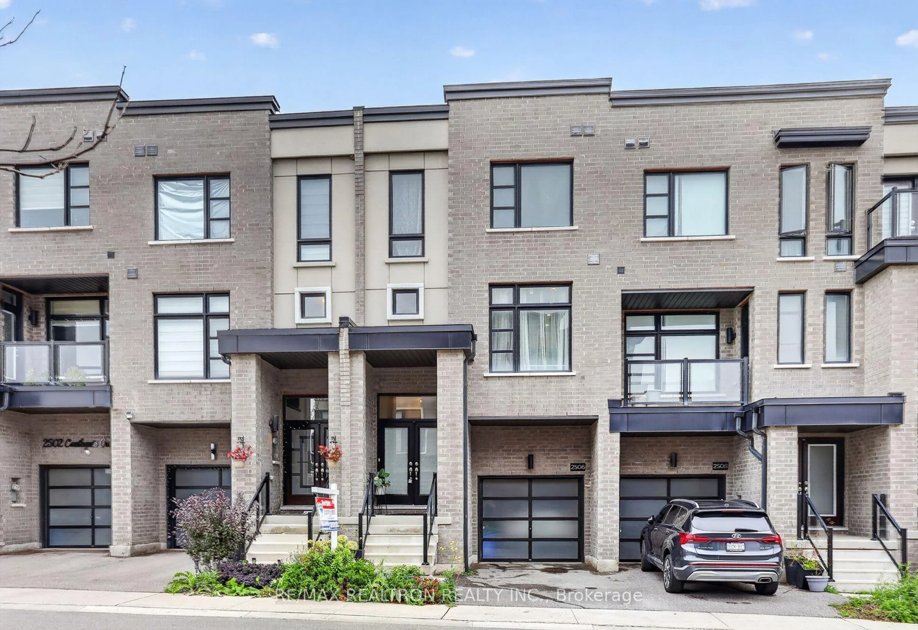 Photo 4 of 2506 Castlegate Crossing Drive, Pickering, Duffin Heights — HOMEH