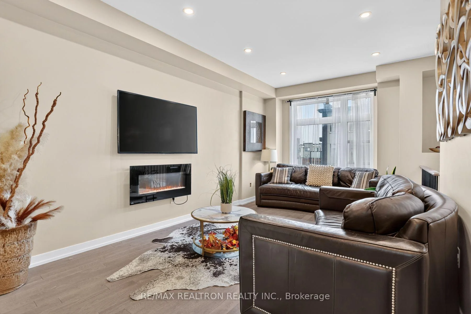 Photo 10 of 2506 Castlegate Crossing Drive, Pickering, Duffin Heights — HOMEH