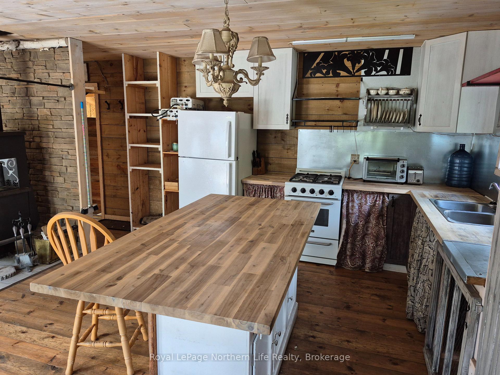 Photo 9 of 554 Janveau Road, Papineau-Cameron, Papineau Cameron — HOMEH