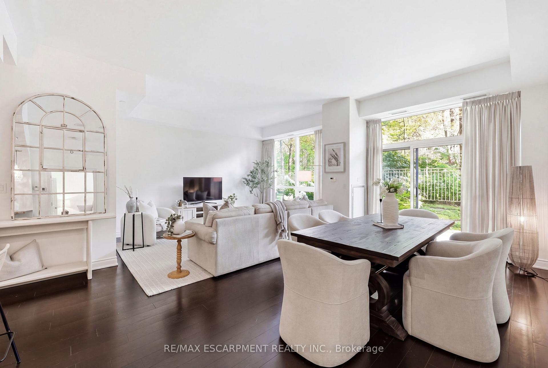 Front of Unit 110, 3500 Lakeshore Road W