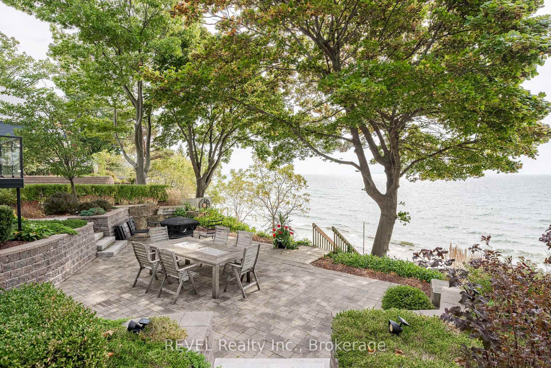 Photo of 10417 Lakeshore Road