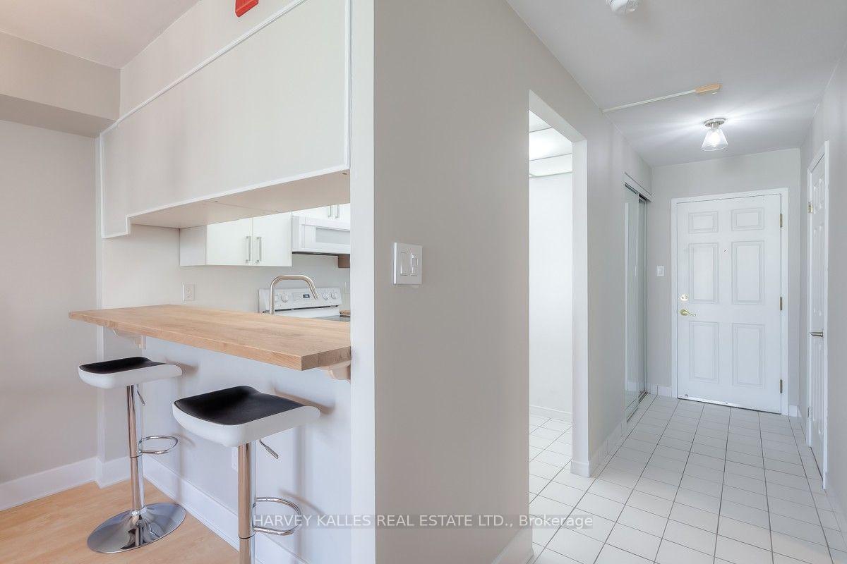 Photo 3 of Unit 710, 175 Cedar Avenue, Richmond Hill, Harding — HOMEH