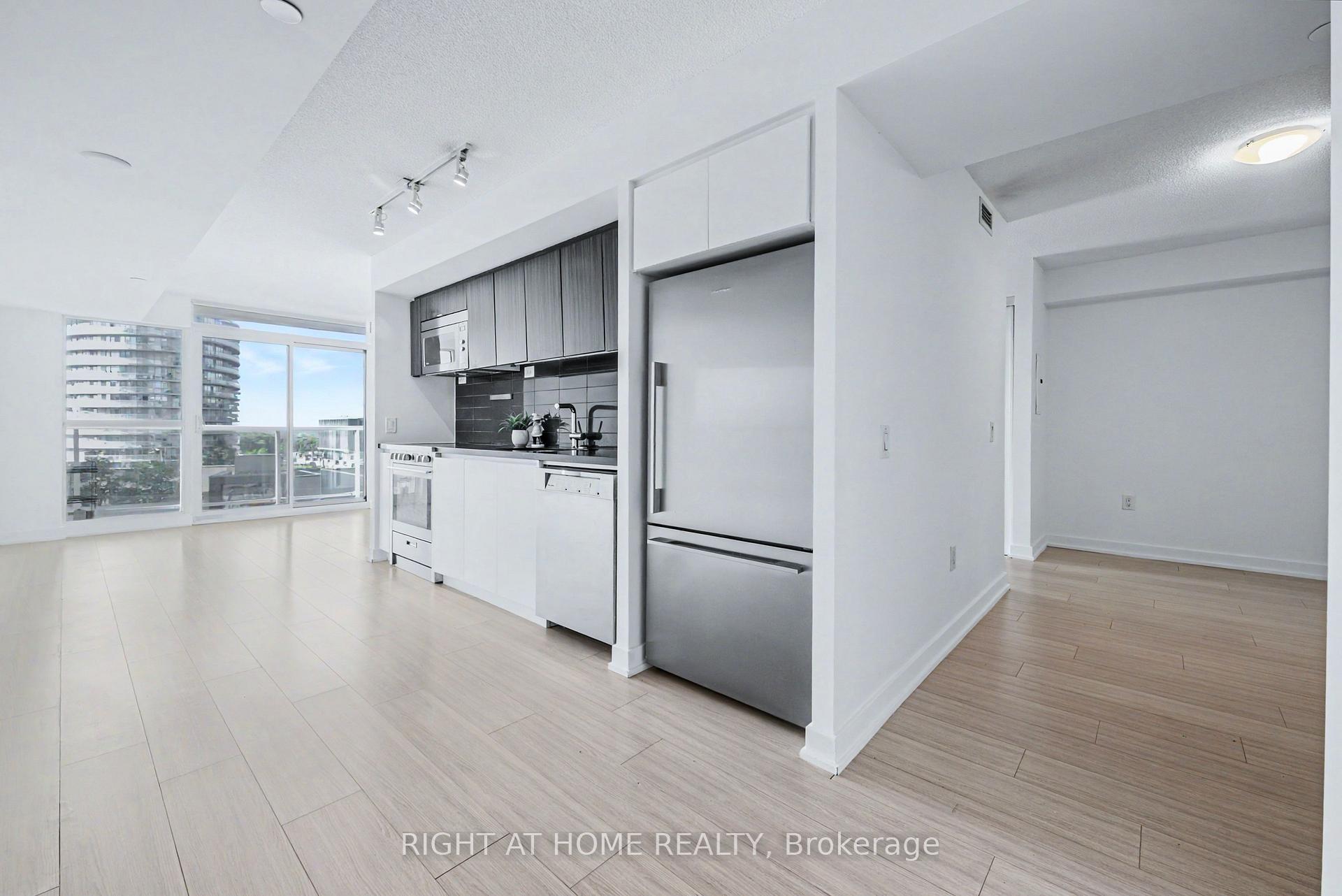 Photo 3 of Unit 902, 85 Queens Wharf Road, Toronto, Waterfront Communities — HOMEH