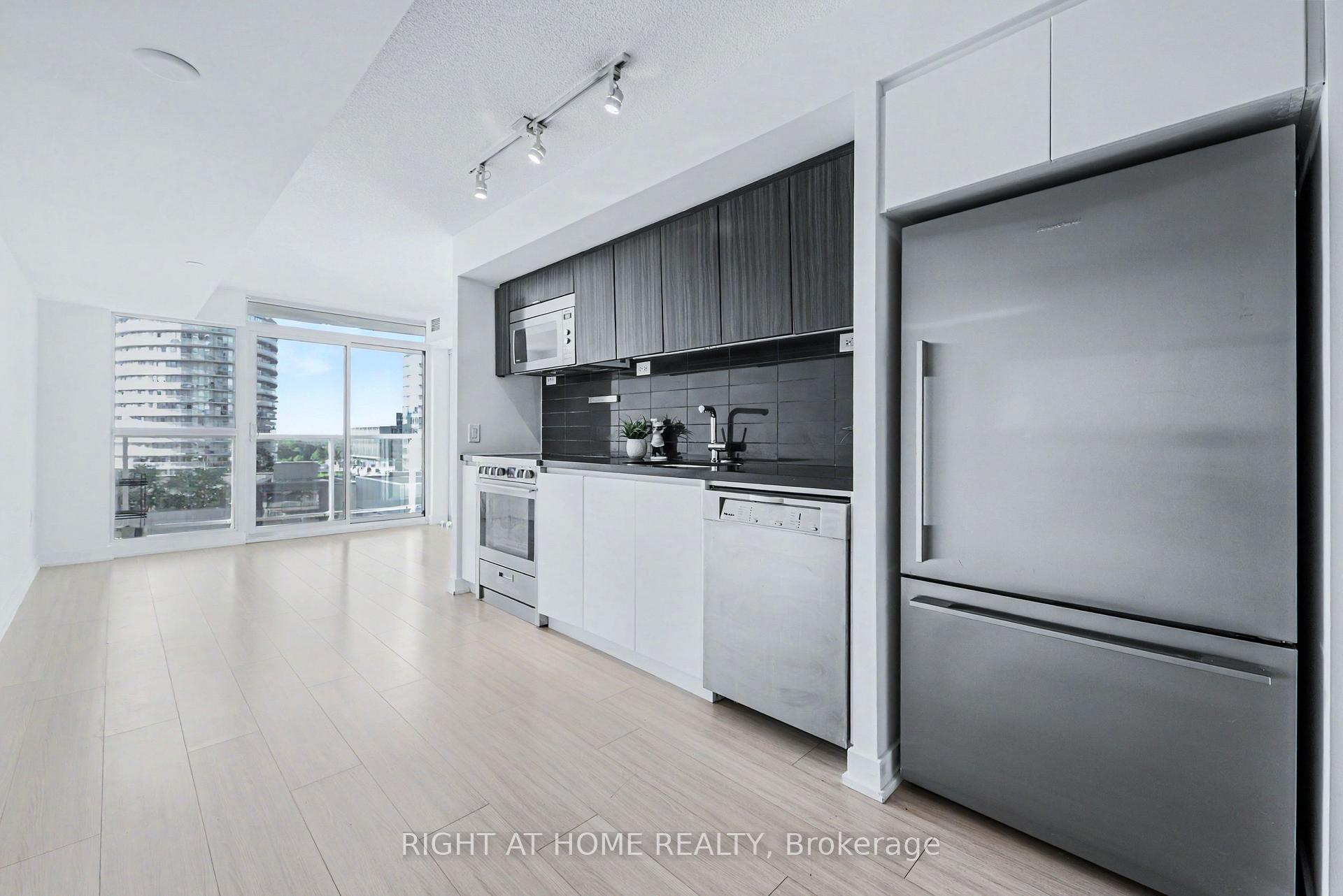 Photo 4 of Unit 902, 85 Queens Wharf Road, Toronto, Waterfront Communities — HOMEH