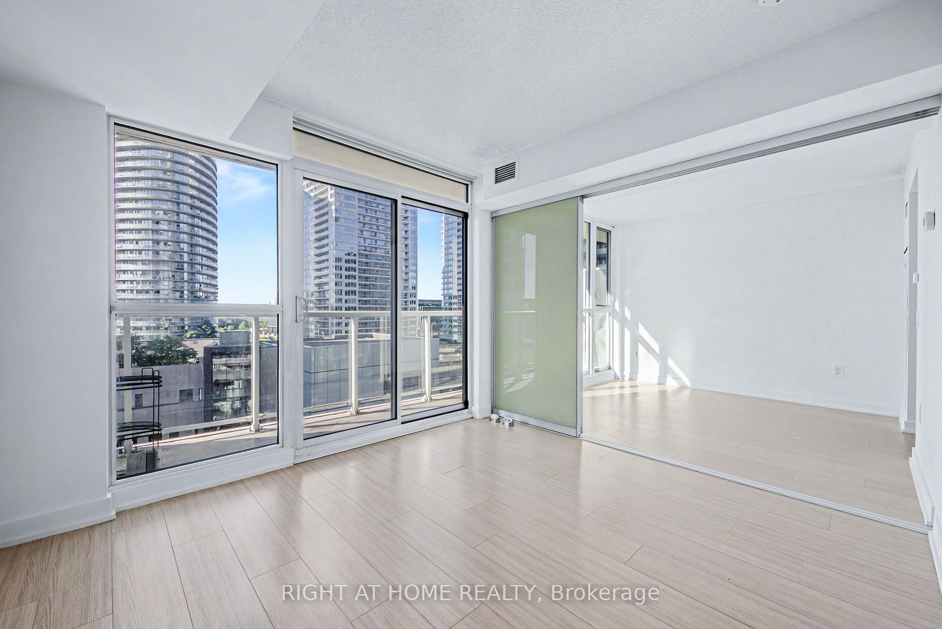 Photo 7 of Unit 902, 85 Queens Wharf Road, Toronto, Waterfront Communities — HOMEH