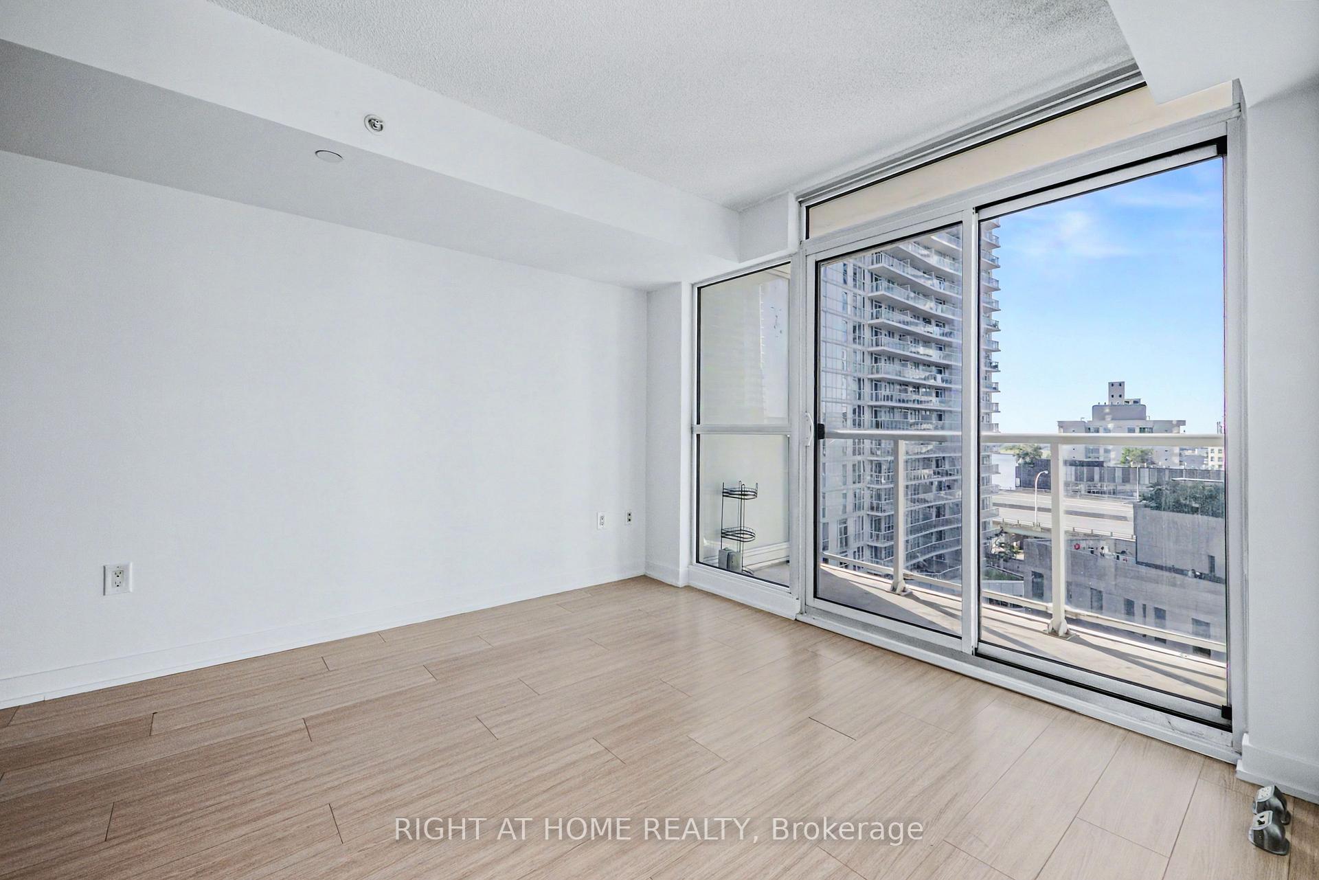 Photo 9 of Unit 902, 85 Queens Wharf Road, Toronto, Waterfront Communities — HOMEH