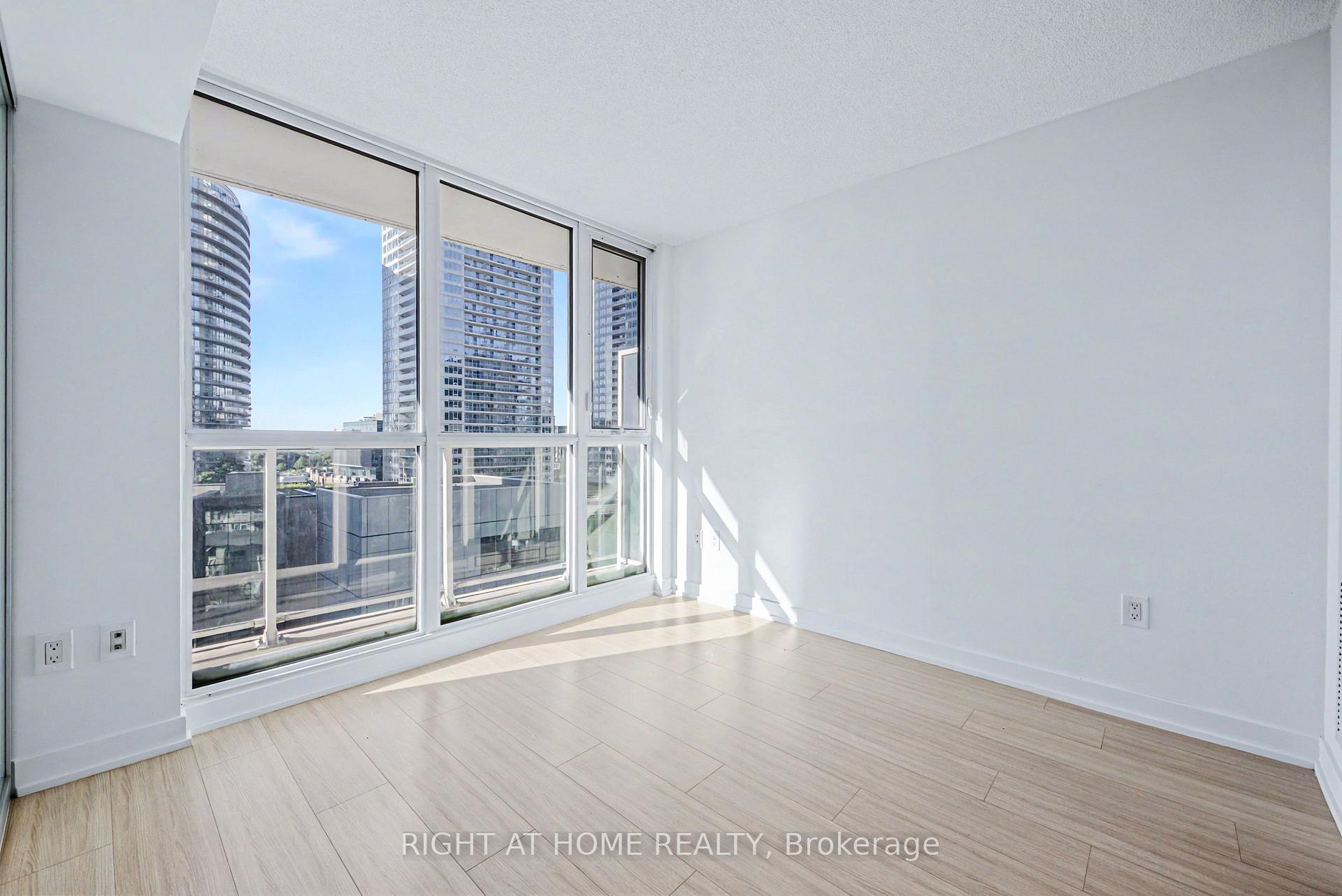 Photo 10 of Unit 902, 85 Queens Wharf Road, Toronto, Waterfront Communities — HOMEH