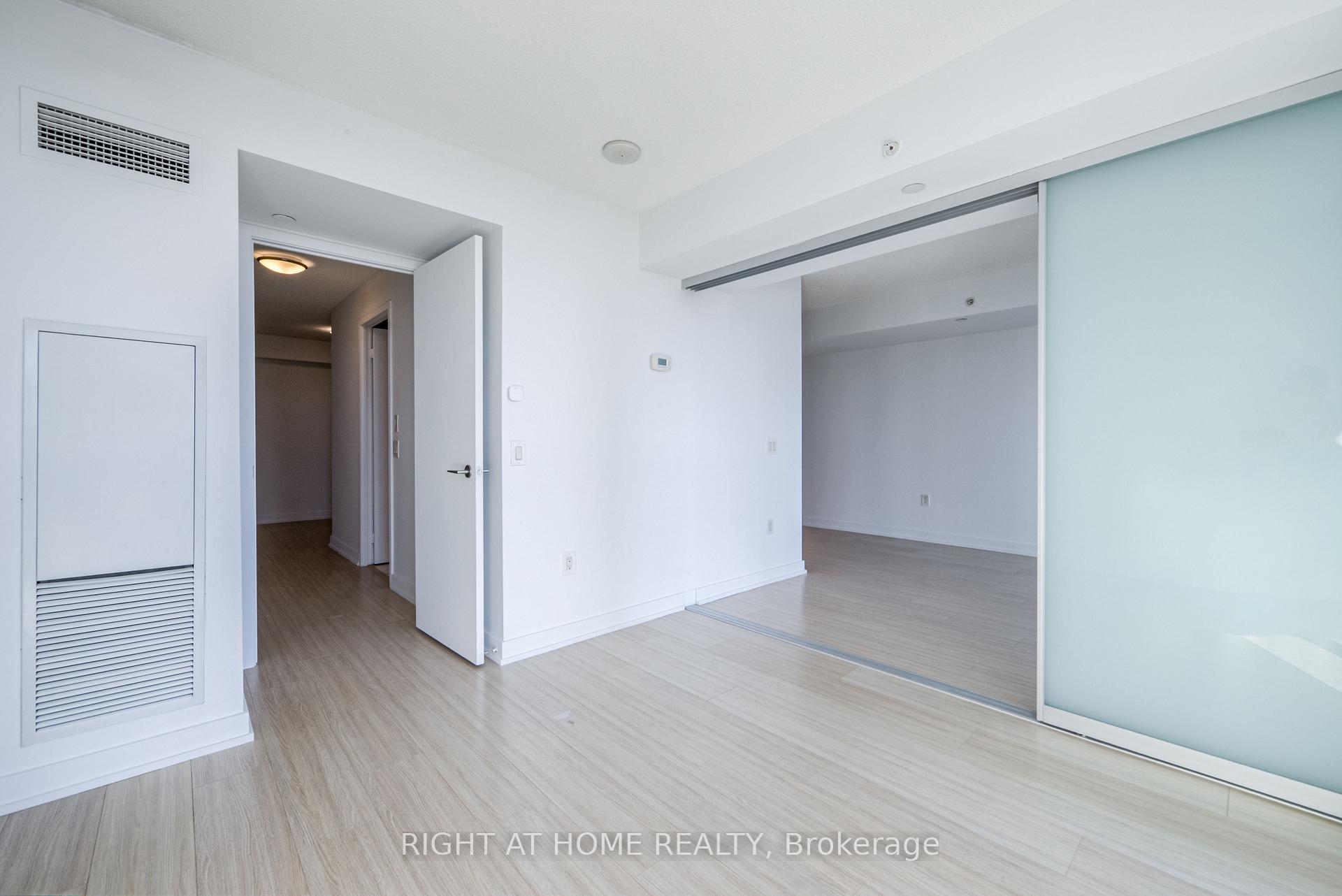 Photo 12 of Unit 902, 85 Queens Wharf Road, Toronto, Waterfront Communities — HOMEH