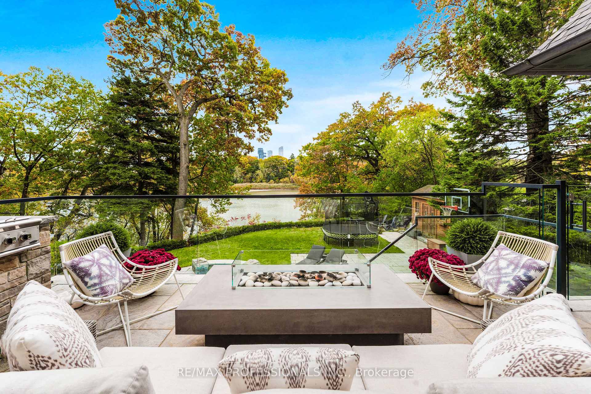 Photo 14 of 23 Riverside Crescent, Toronto, High Park-Swansea — HOMEH