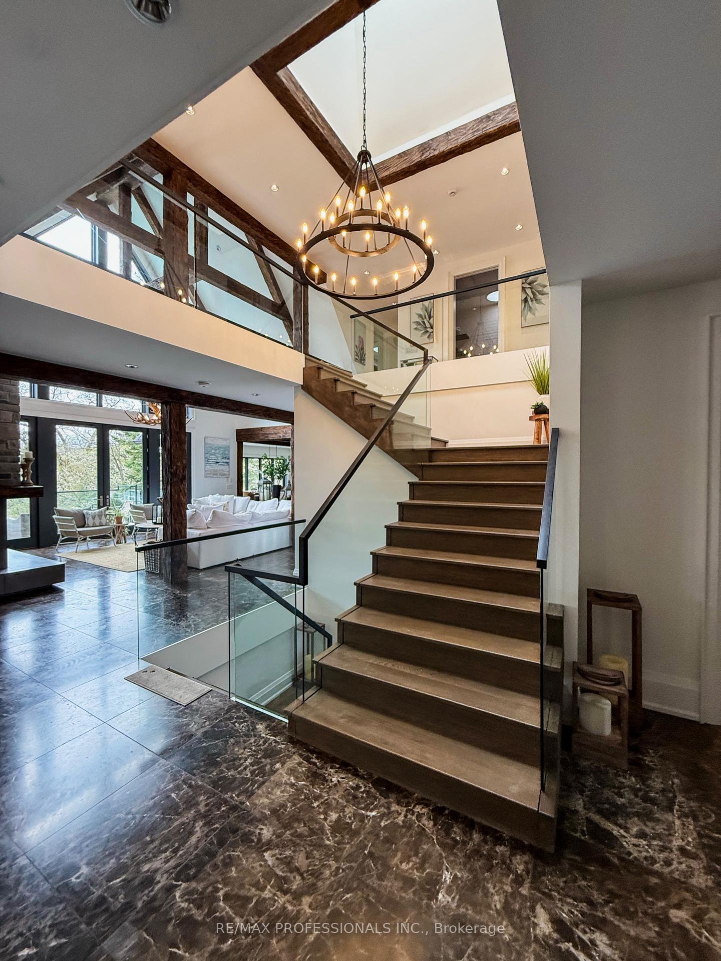 Photo 15 of 23 Riverside Crescent, Toronto, High Park-Swansea — HOMEH