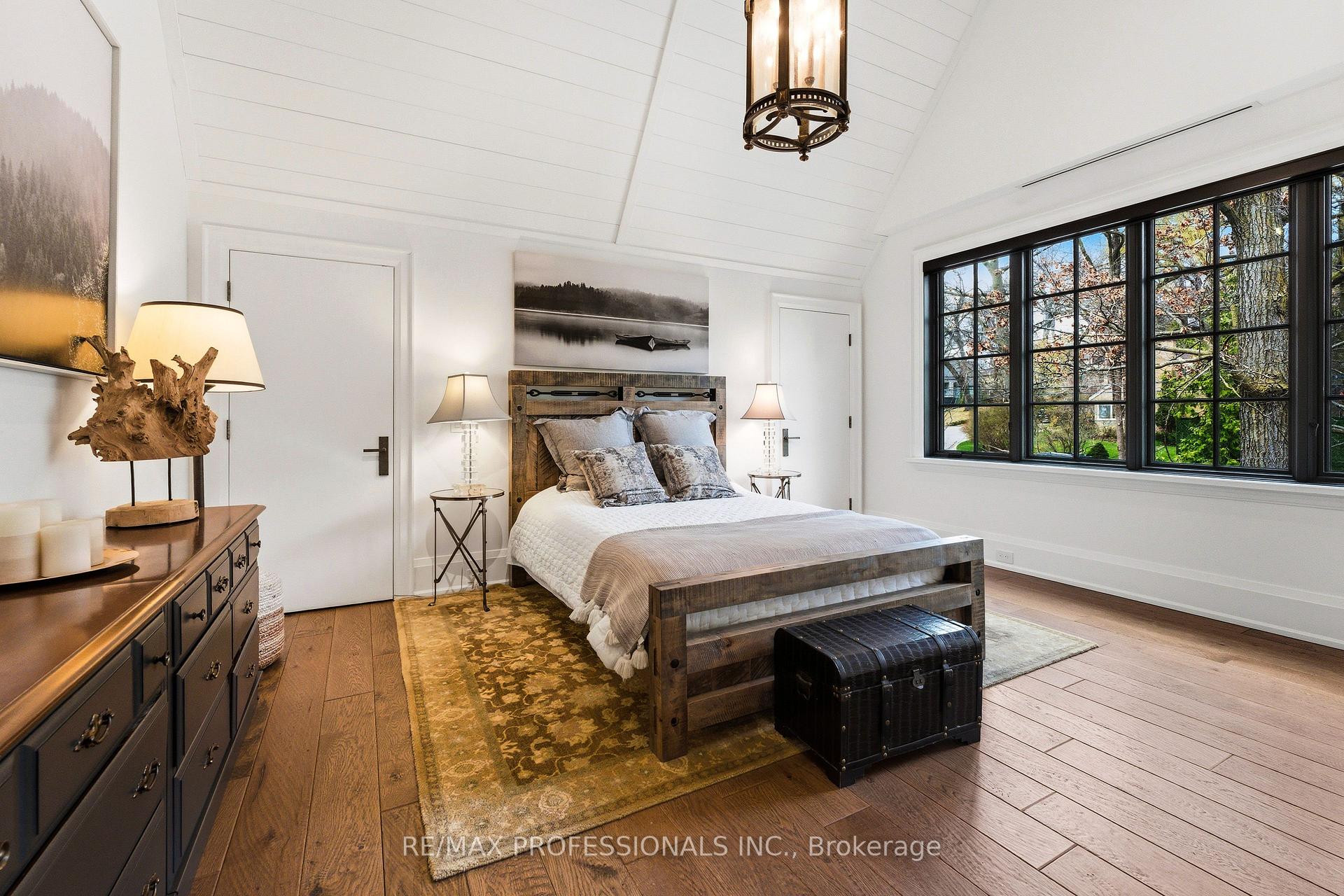 Photo 22 of 23 Riverside Crescent, Toronto, High Park-Swansea — HOMEH