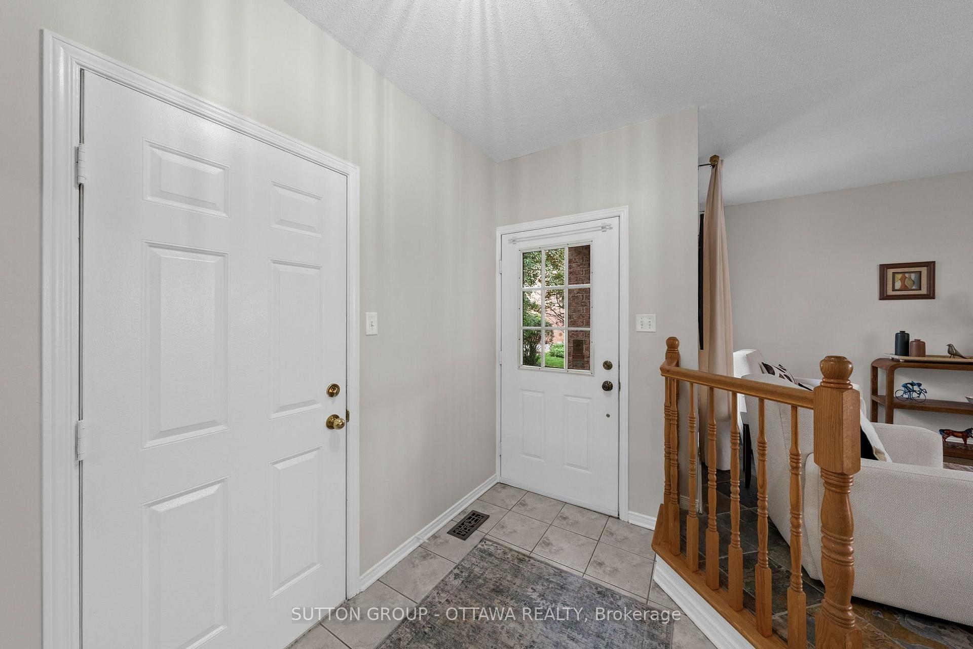 Photo 4 of 52 Windcrest Court, Ottawa, Kanata - Kanata Lakes/Heritage Hills — HOMEH