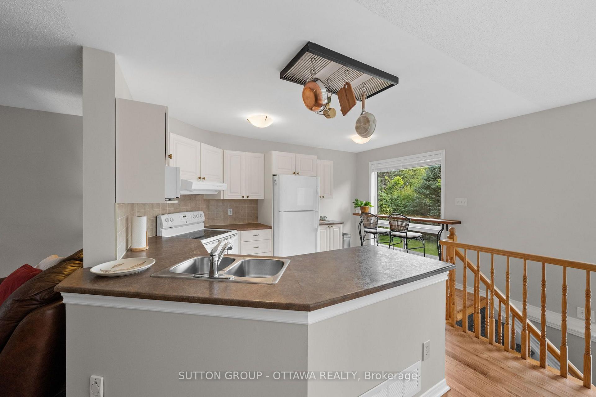 Photo 9 of 52 Windcrest Court, Ottawa, Kanata - Kanata Lakes/Heritage Hills — HOMEH