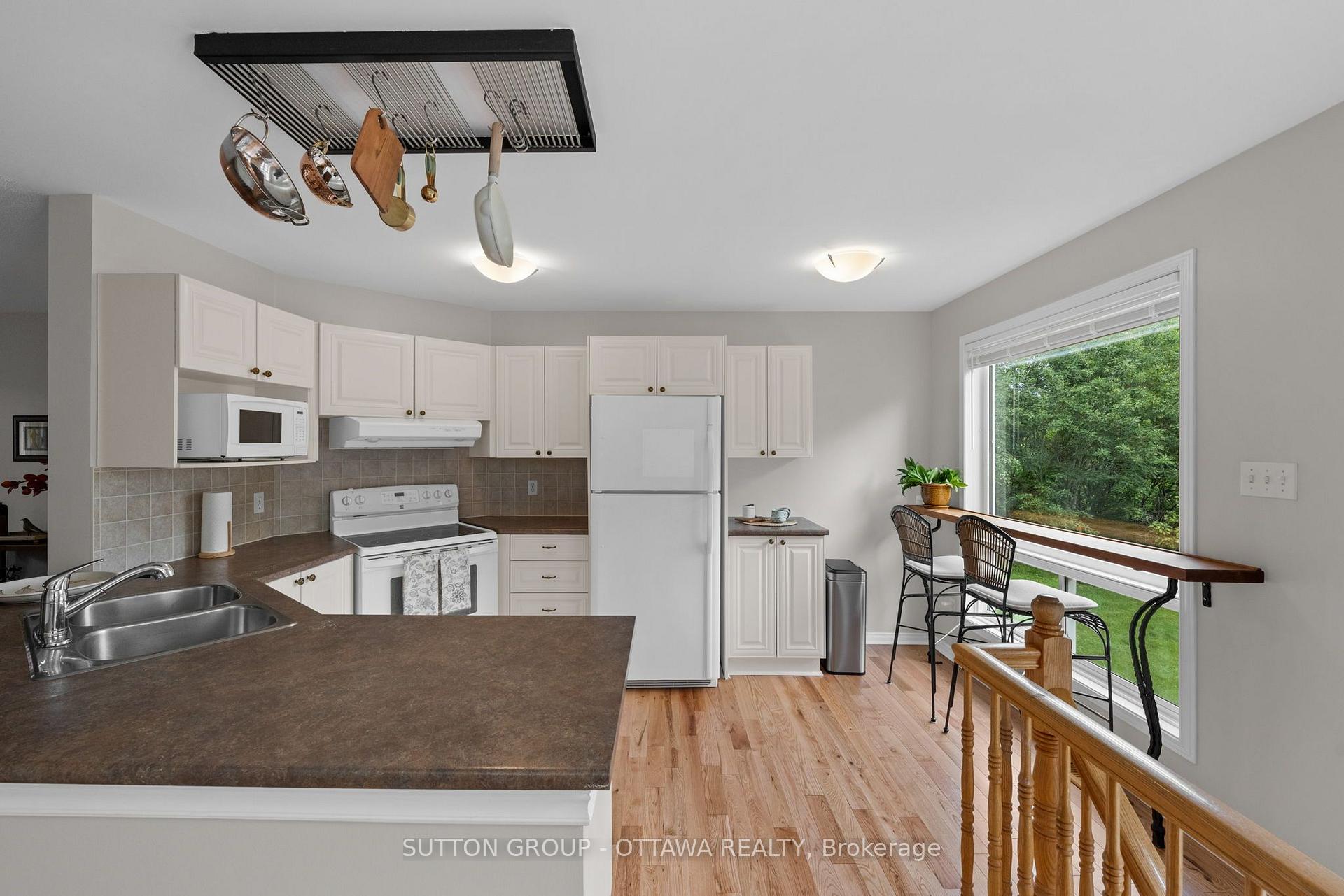 Photo 10 of 52 Windcrest Court, Ottawa, Kanata - Kanata Lakes/Heritage Hills — HOMEH