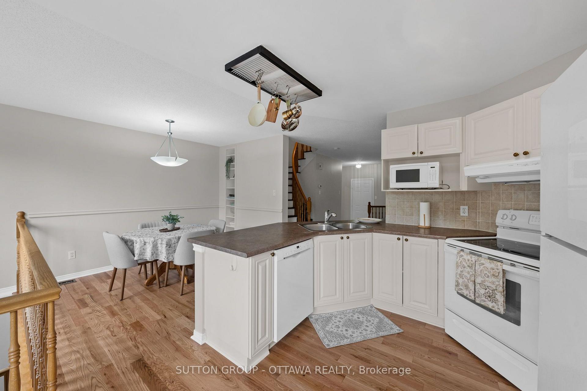 Photo 12 of 52 Windcrest Court, Ottawa, Kanata - Kanata Lakes/Heritage Hills — HOMEH