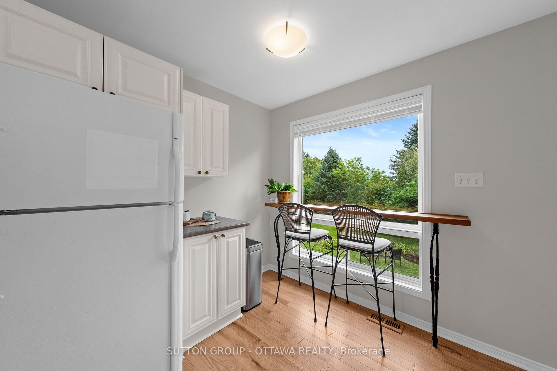 Photo 13 of 52 Windcrest Court, Ottawa, Kanata - Kanata Lakes/Heritage Hills — HOMEH
