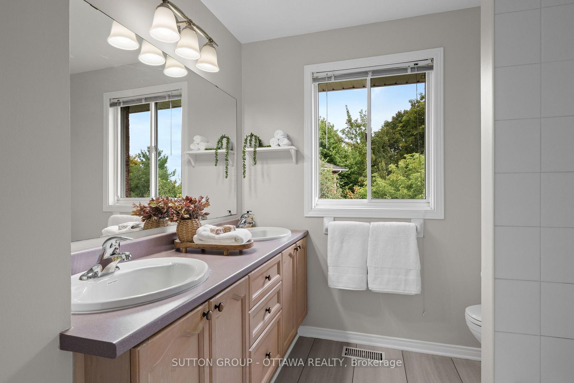 Photo 26 of 52 Windcrest Court, Ottawa, Kanata - Kanata Lakes/Heritage Hills — HOMEH