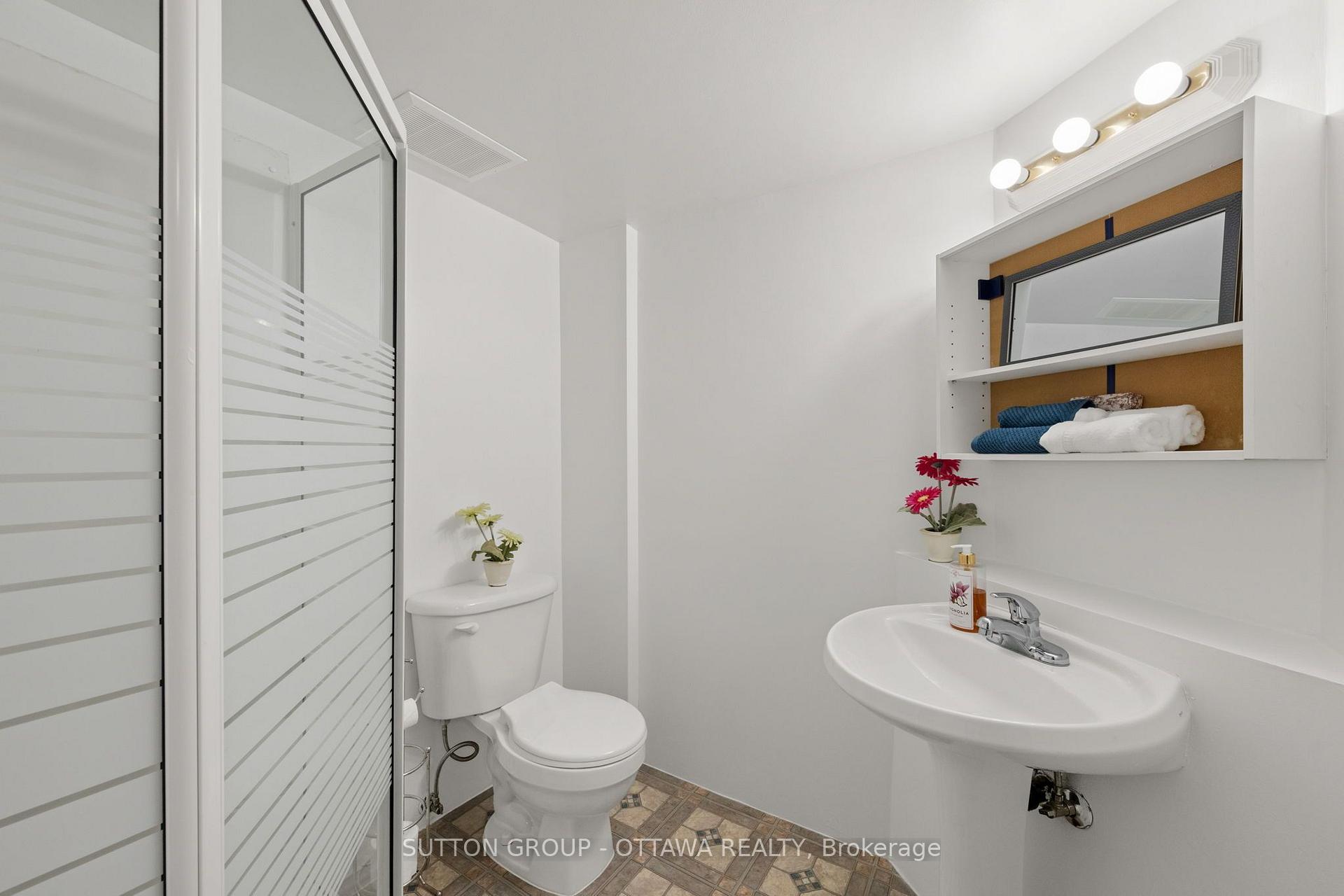 Photo 32 of 52 Windcrest Court, Ottawa, Kanata - Kanata Lakes/Heritage Hills — HOMEH