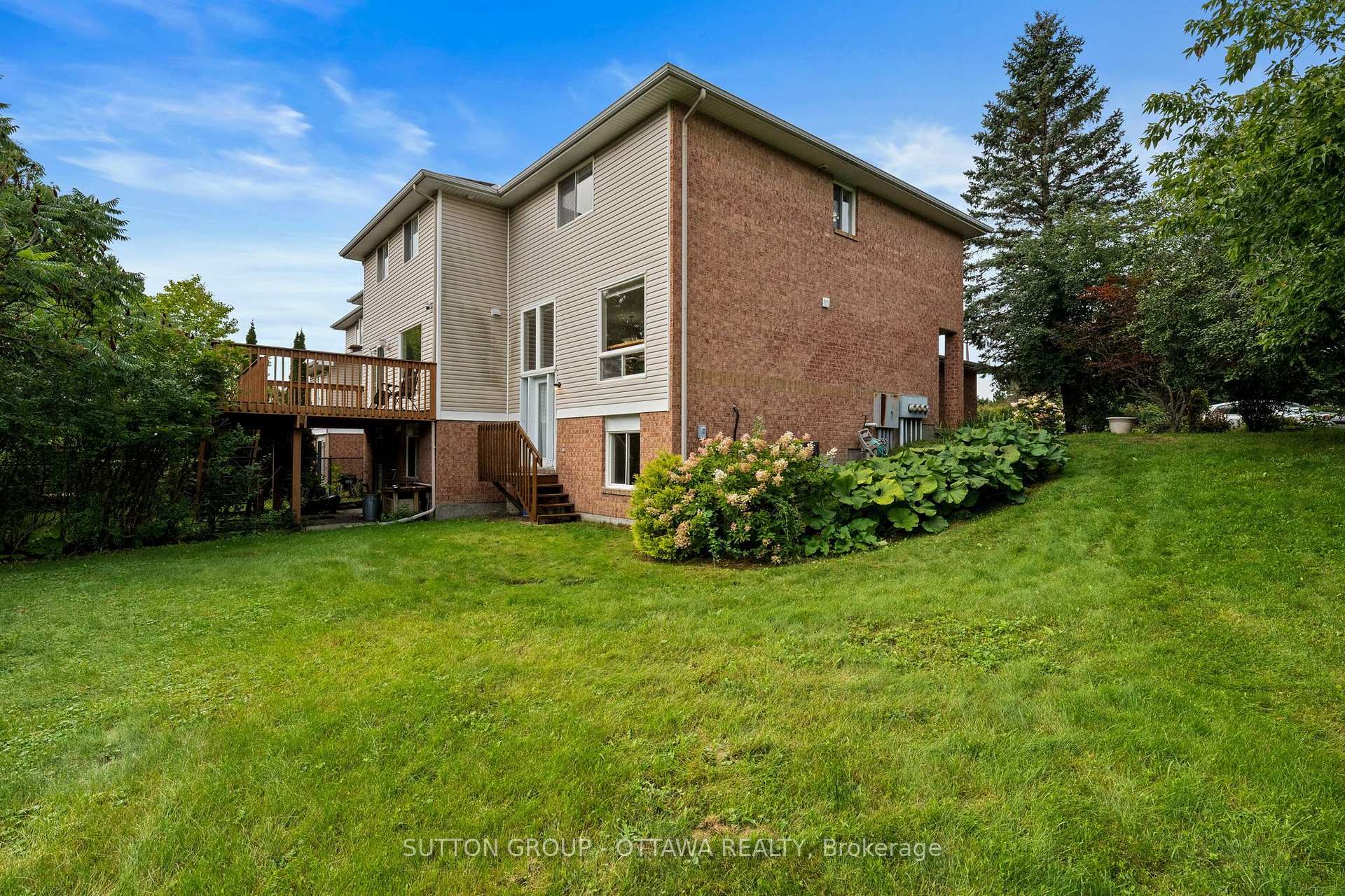 Photo 33 of 52 Windcrest Court, Ottawa, Kanata - Kanata Lakes/Heritage Hills — HOMEH