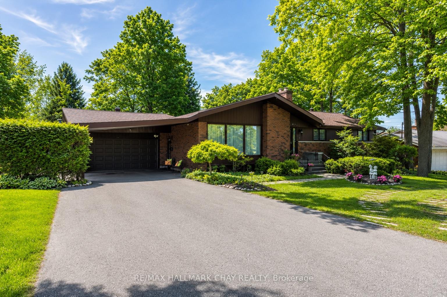 Photo of 1009 Fairbairn Street