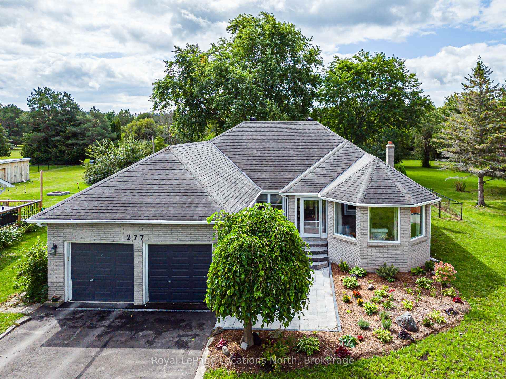 Photo 3 of 277 Christopher Street, Clearview, Stayner — HOMEH