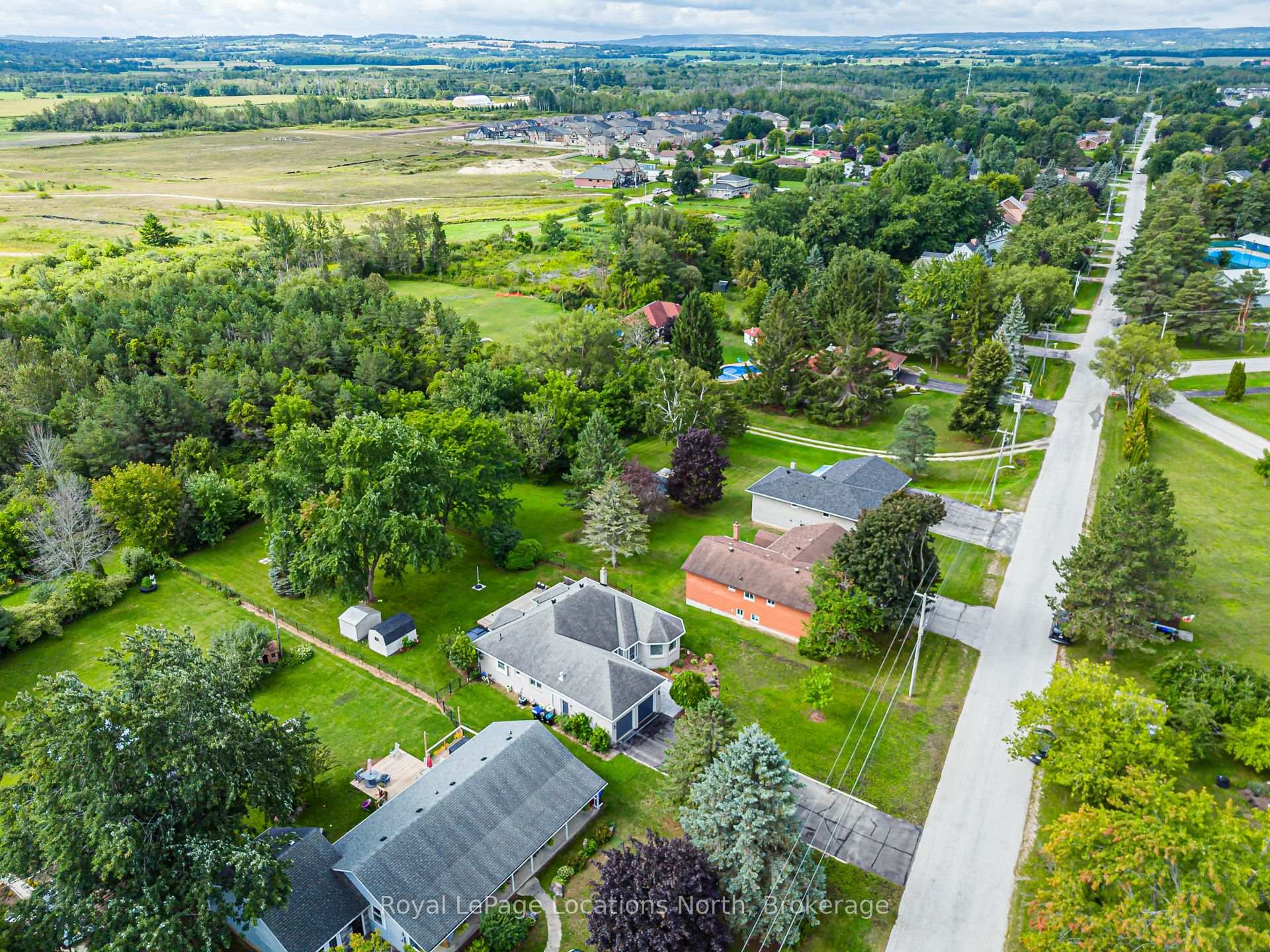 Photo 26 of 277 Christopher Street, Clearview, Stayner — HOMEH