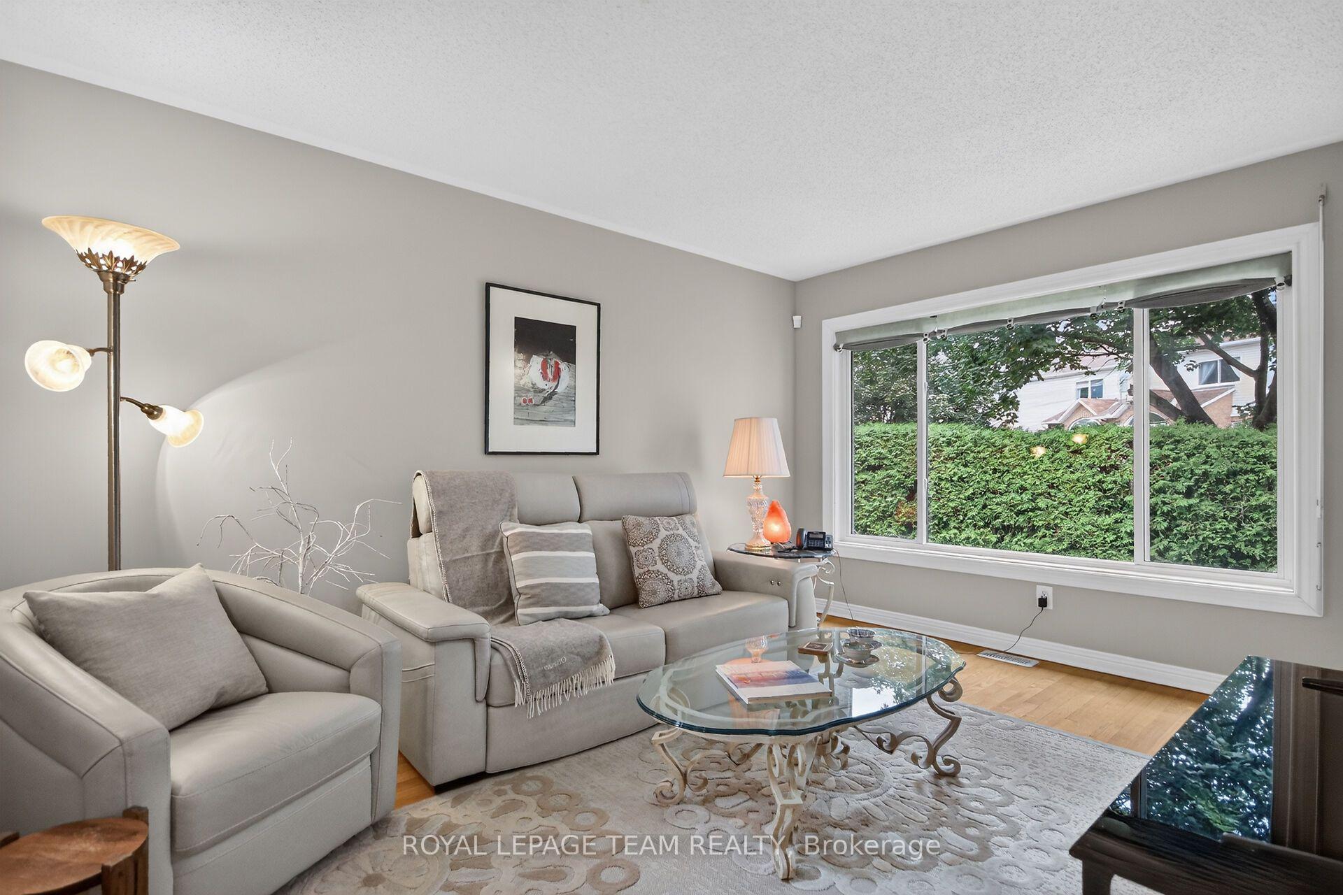 Photo 2 of 72 Sheppard's Glen Avenue, Ottawa, Kanata - Emerald Meadows/Trailwest — HOMEH