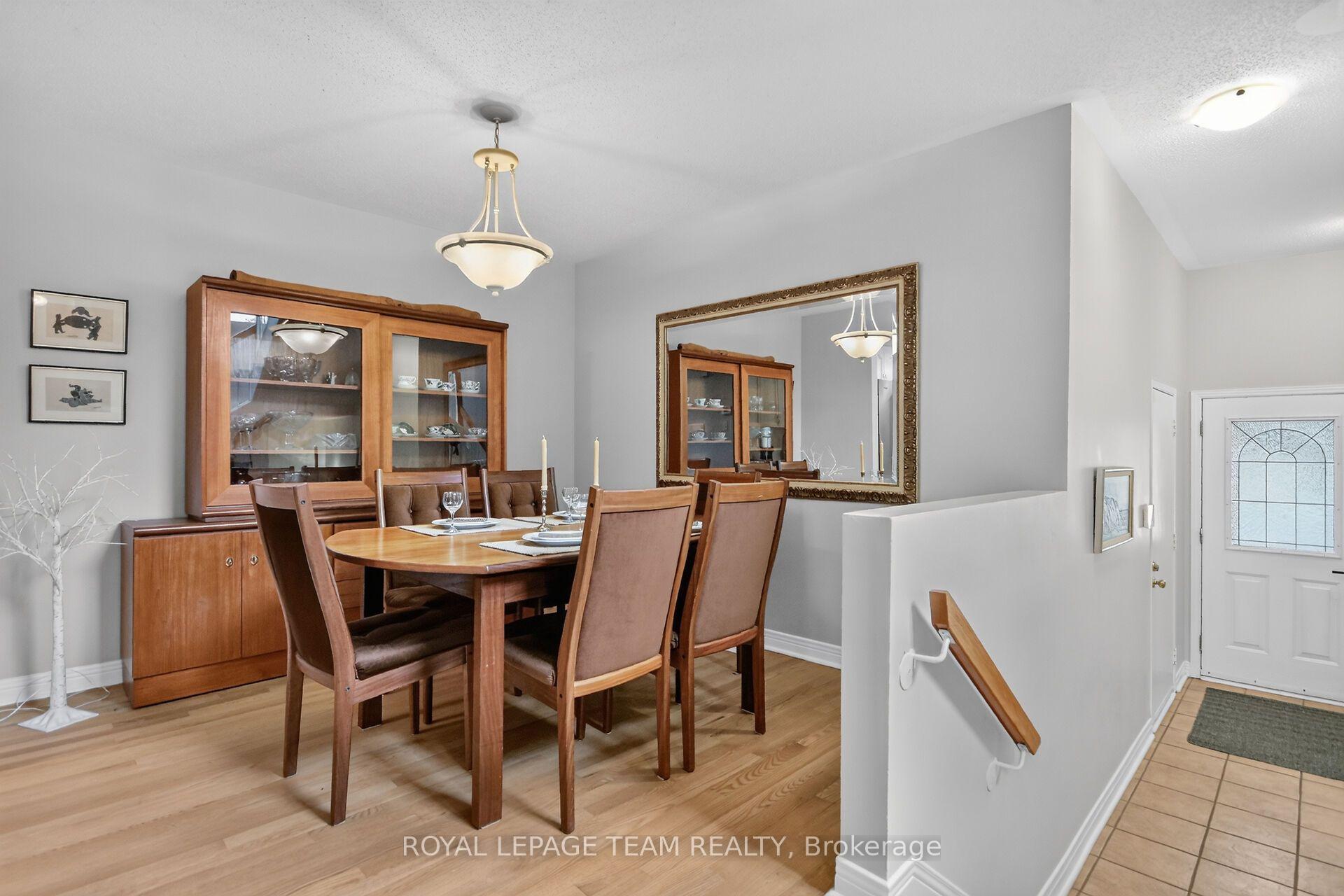 Photo 3 of 72 Sheppard's Glen Avenue, Ottawa, Kanata - Emerald Meadows/Trailwest — HOMEH