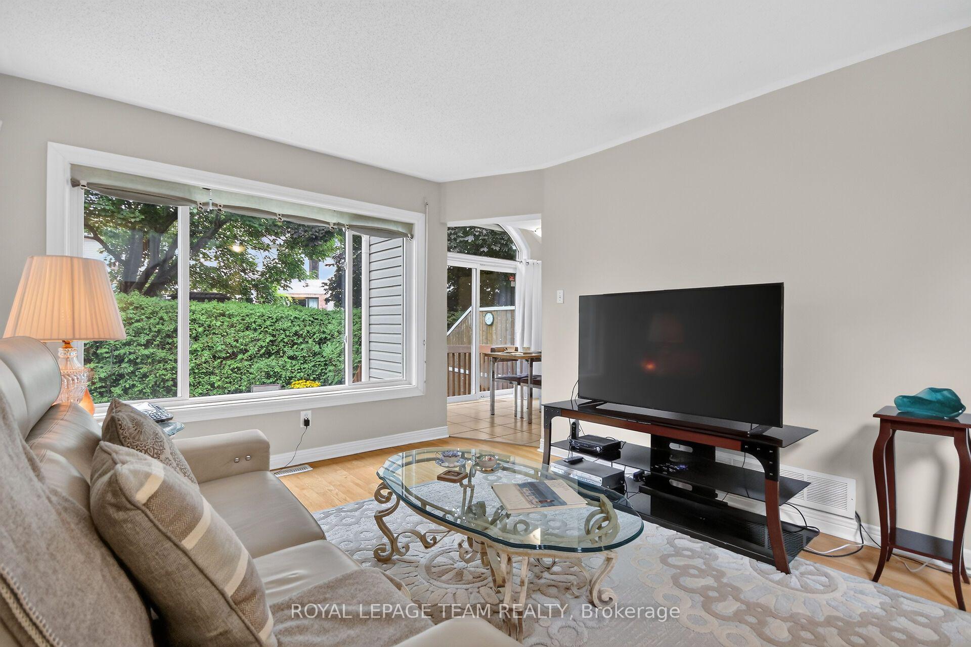Photo 12 of 72 Sheppard's Glen Avenue, Ottawa, Kanata - Emerald Meadows/Trailwest — HOMEH