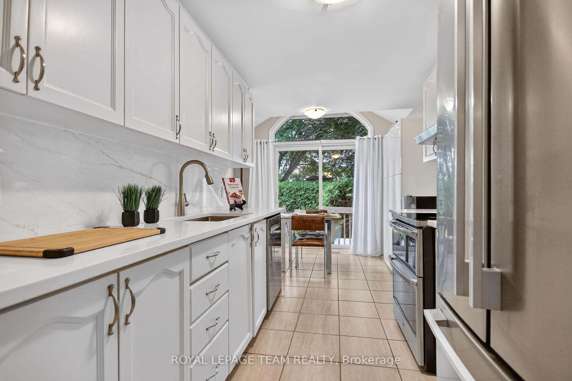 Photo 16 of 72 Sheppard's Glen Avenue, Ottawa, Kanata - Emerald Meadows/Trailwest — HOMEH