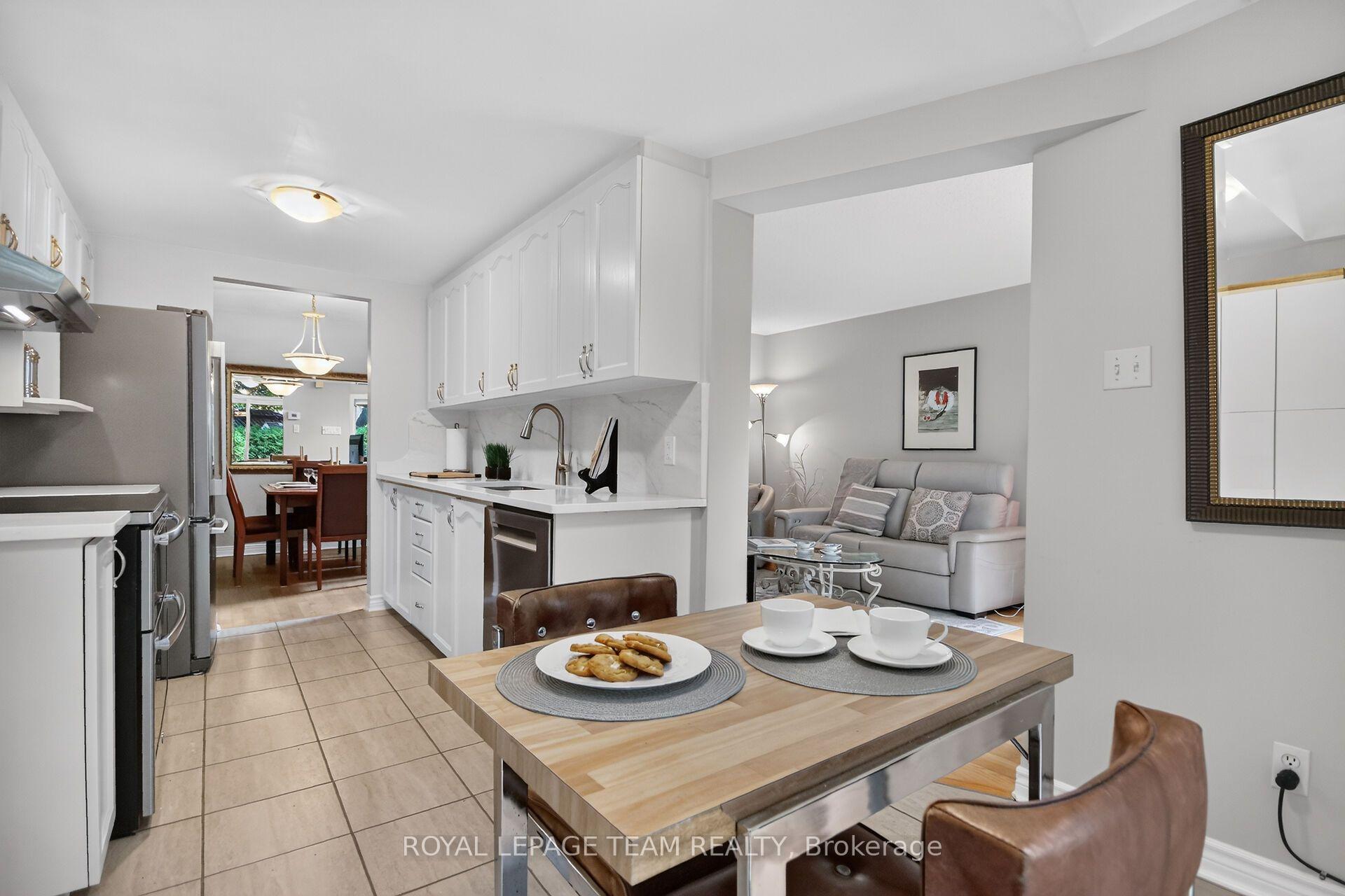 Photo 18 of 72 Sheppard's Glen Avenue, Ottawa, Kanata - Emerald Meadows/Trailwest — HOMEH