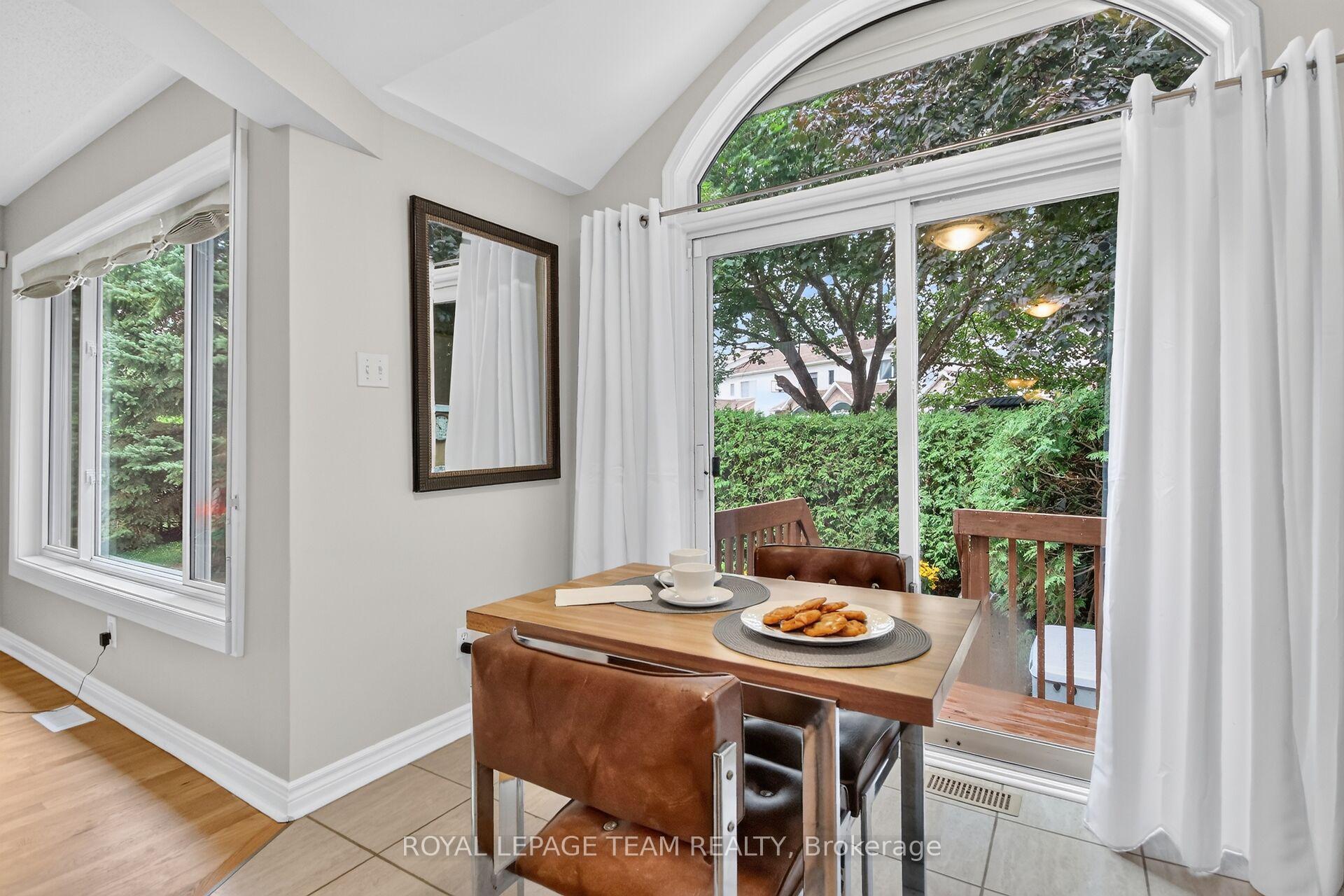 Photo 20 of 72 Sheppard's Glen Avenue, Ottawa, Kanata - Emerald Meadows/Trailwest — HOMEH