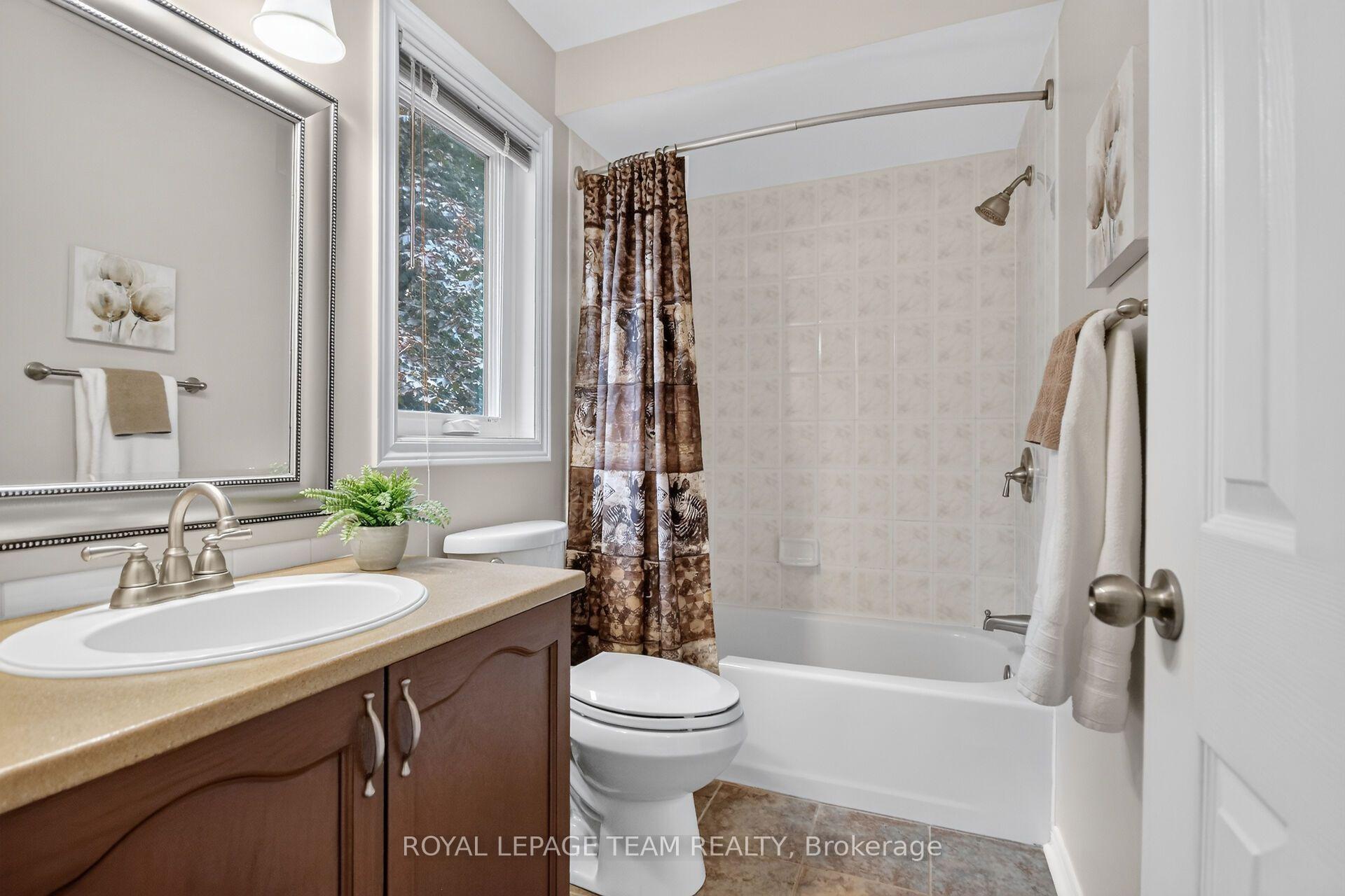 Photo 29 of 72 Sheppard's Glen Avenue, Ottawa, Kanata - Emerald Meadows/Trailwest — HOMEH