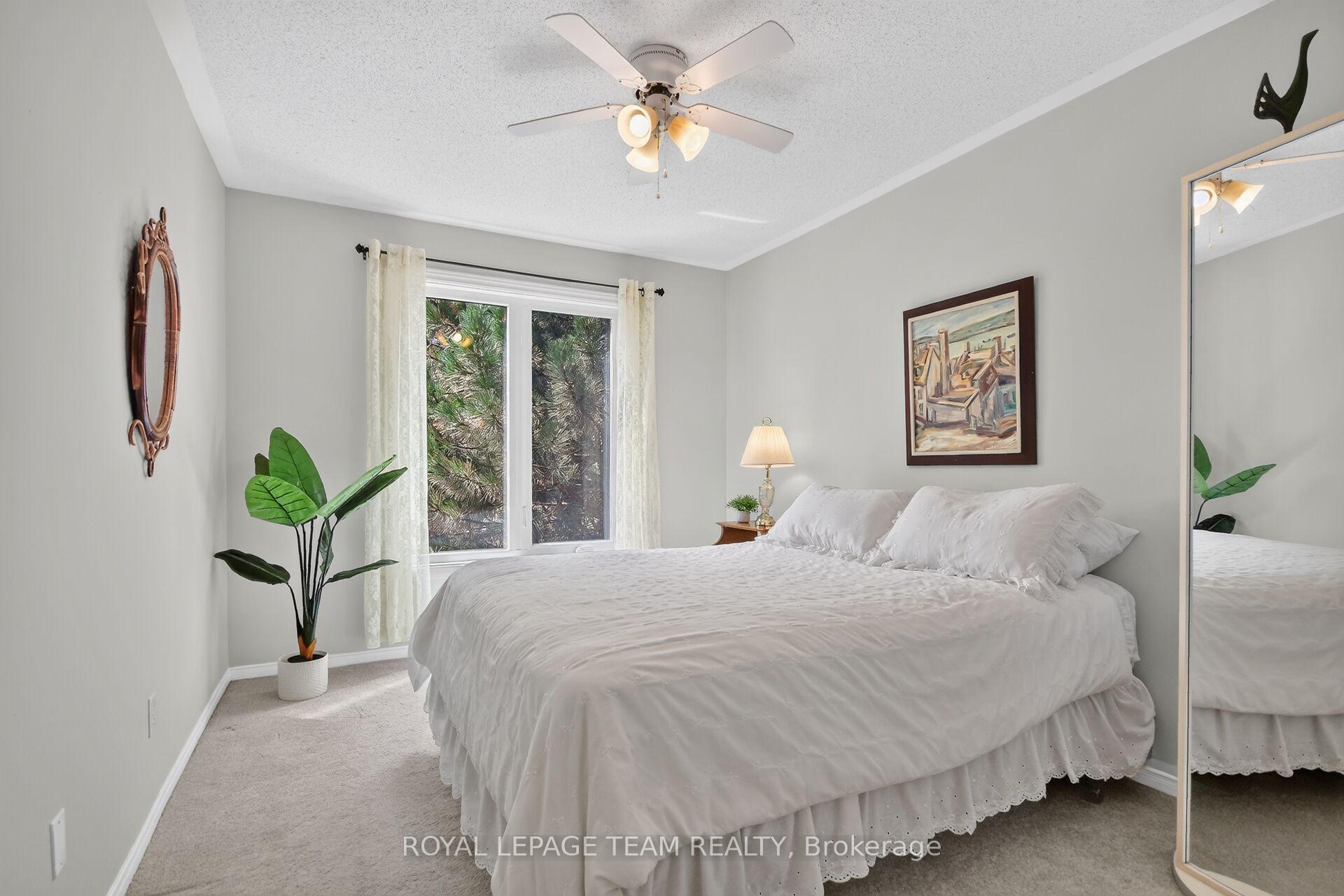 Photo 32 of 72 Sheppard's Glen Avenue, Ottawa, Kanata - Emerald Meadows/Trailwest — HOMEH