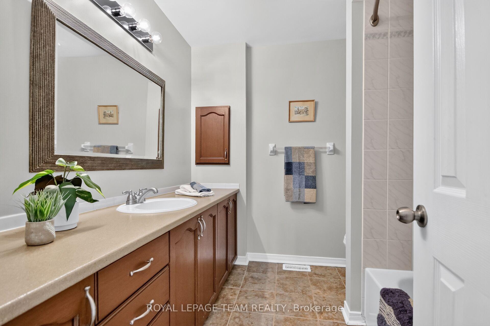 Photo 39 of 72 Sheppard's Glen Avenue, Ottawa, Kanata - Emerald Meadows/Trailwest — HOMEH