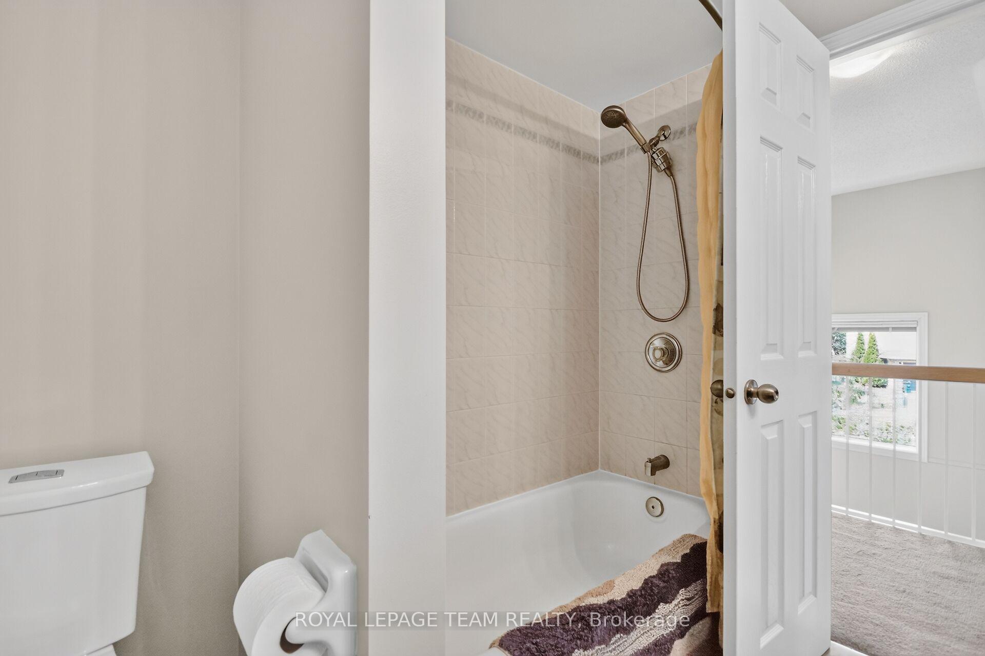 Photo 40 of 72 Sheppard's Glen Avenue, Ottawa, Kanata - Emerald Meadows/Trailwest — HOMEH