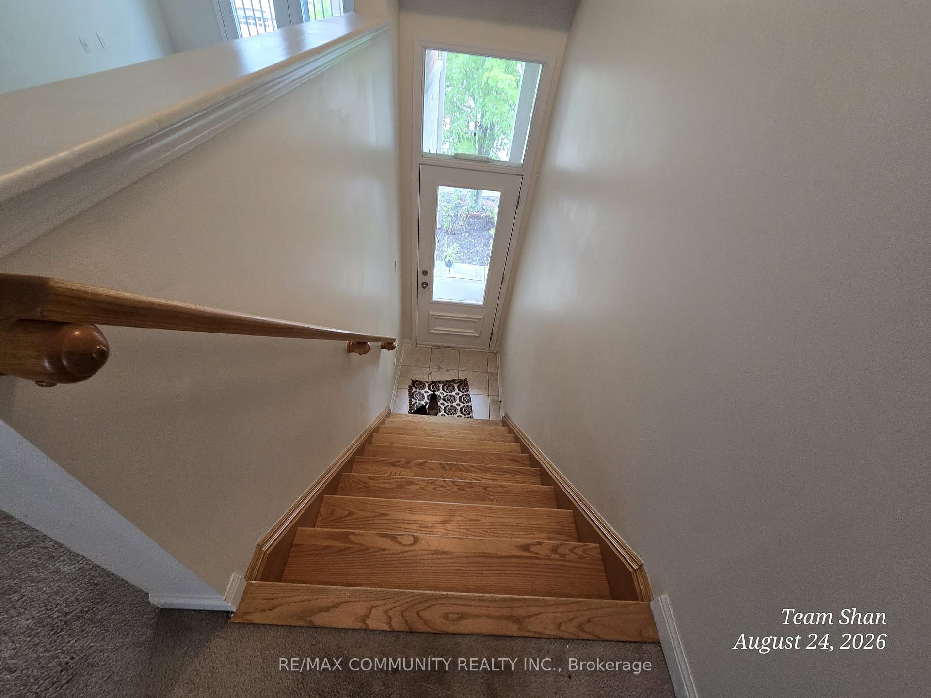 Photo 8 of 49 Ferguson Street, Scarborough, Clairlea-Birchmount — HOMEH