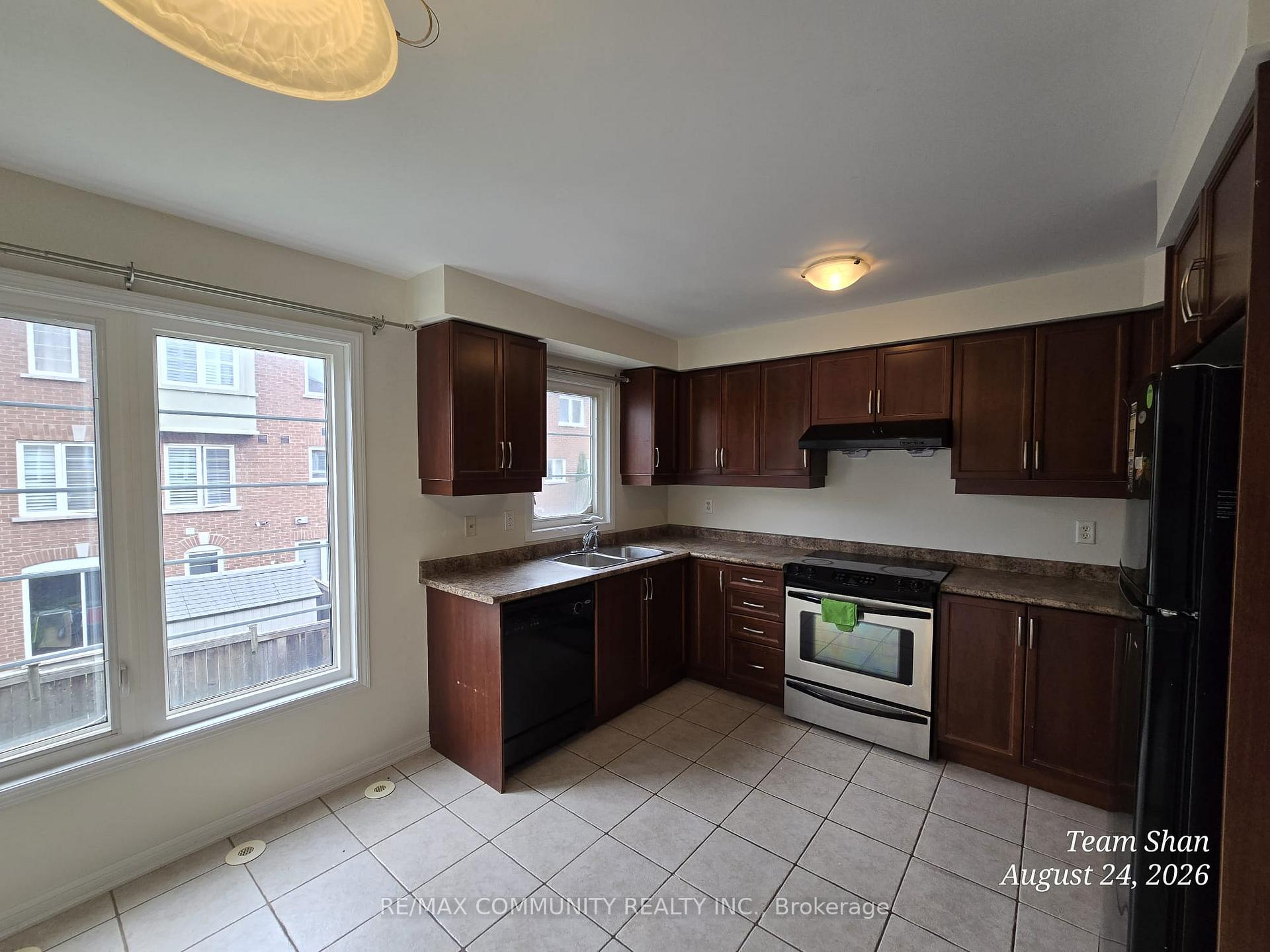 Photo 9 of 49 Ferguson Street, Scarborough, Clairlea-Birchmount — HOMEH