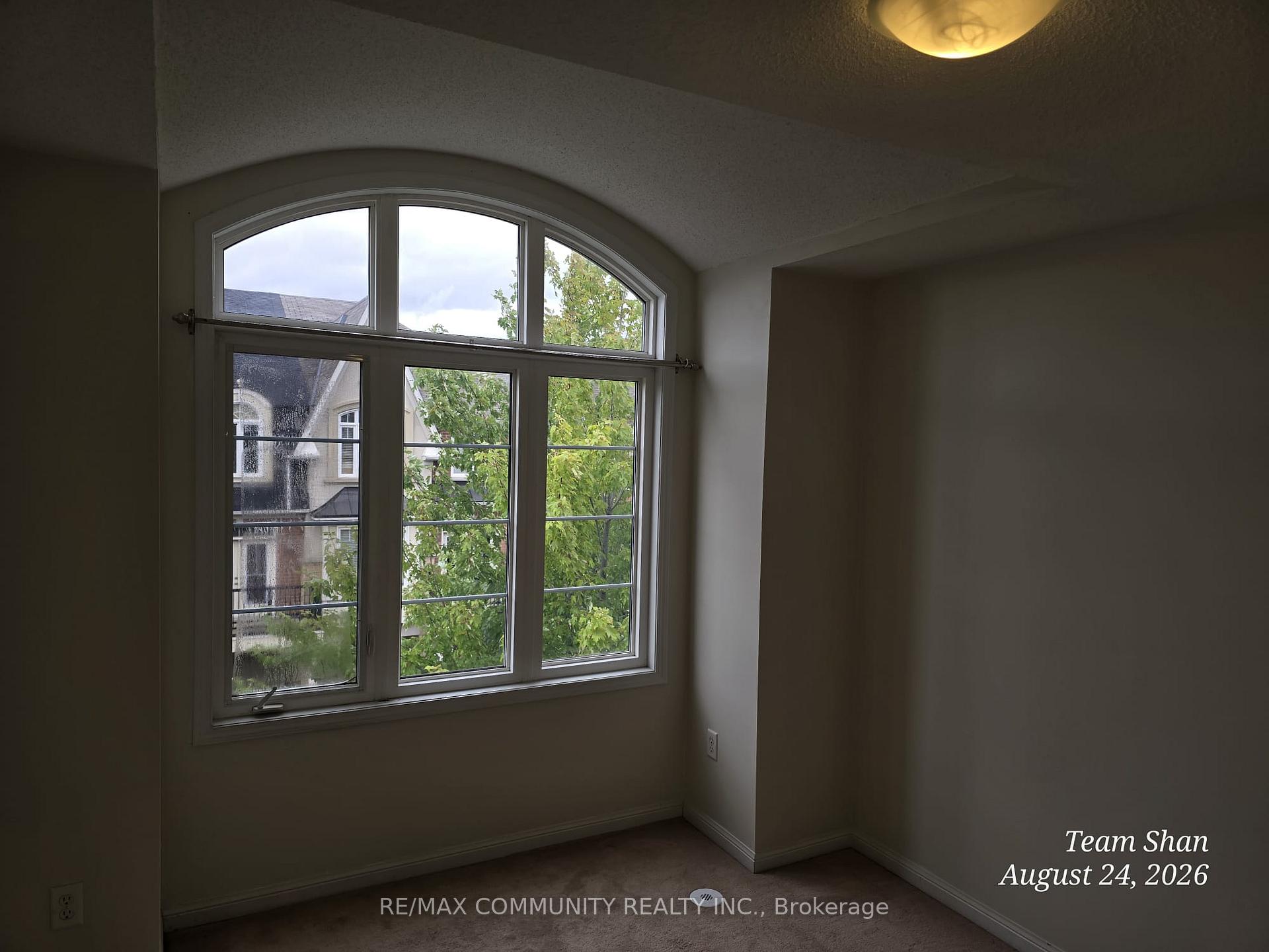 Photo 12 of 49 Ferguson Street, Scarborough, Clairlea-Birchmount — HOMEH