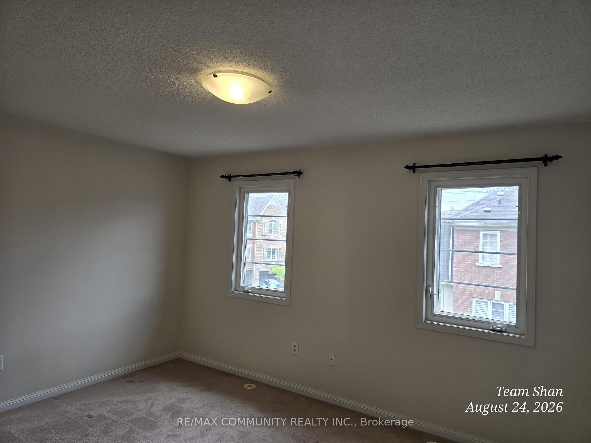 Photo 14 of 49 Ferguson Street, Scarborough, Clairlea-Birchmount — HOMEH