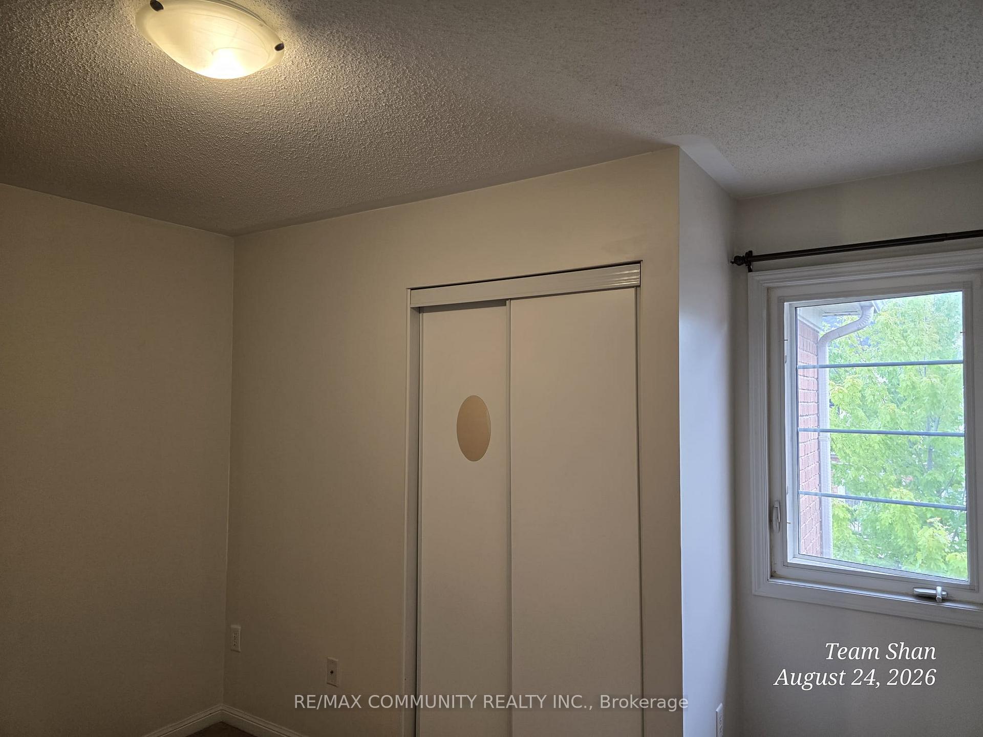 Photo 16 of 49 Ferguson Street, Scarborough, Clairlea-Birchmount — HOMEH