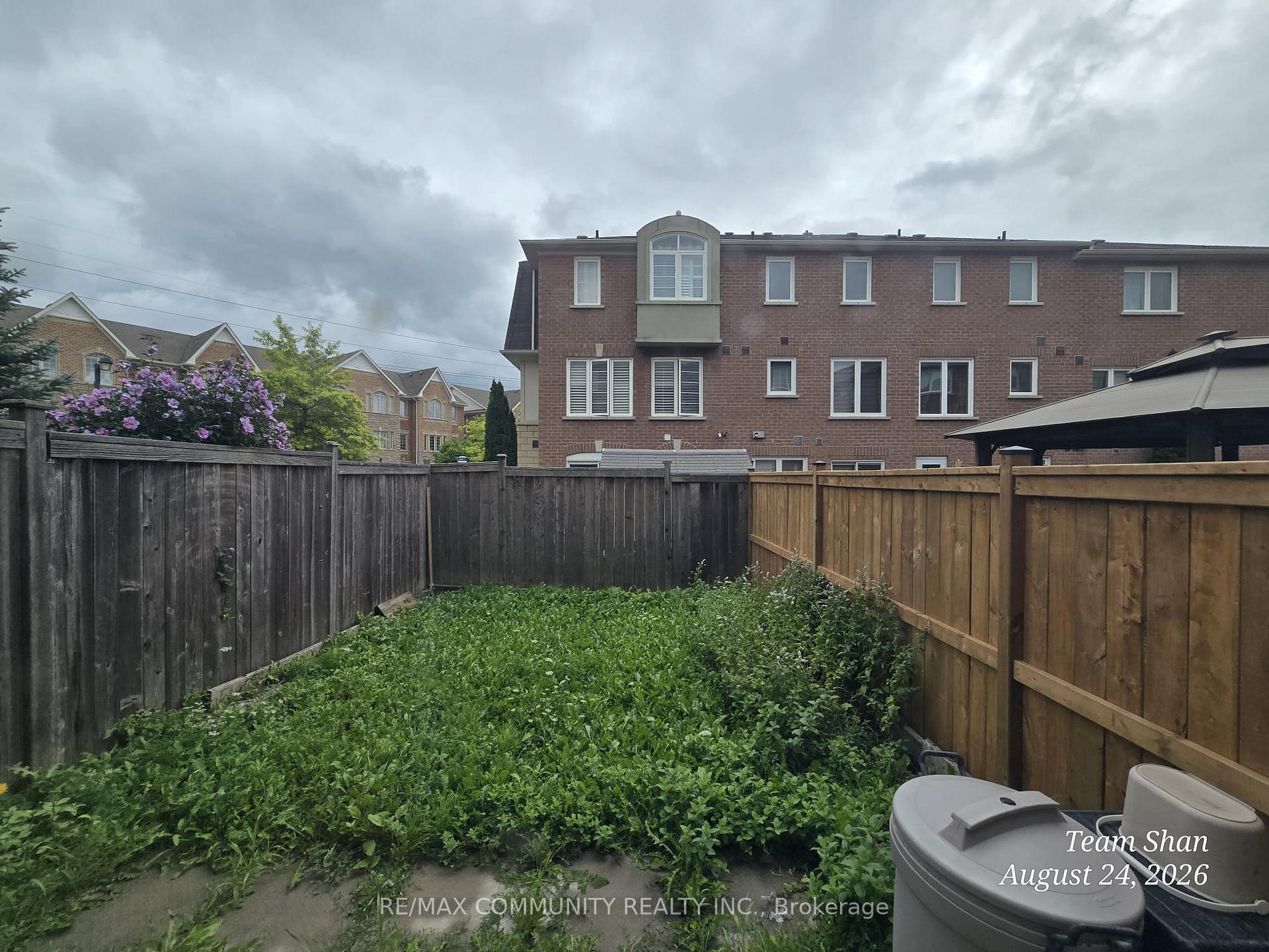 Photo 25 of 49 Ferguson Street, Scarborough, Clairlea-Birchmount — HOMEH