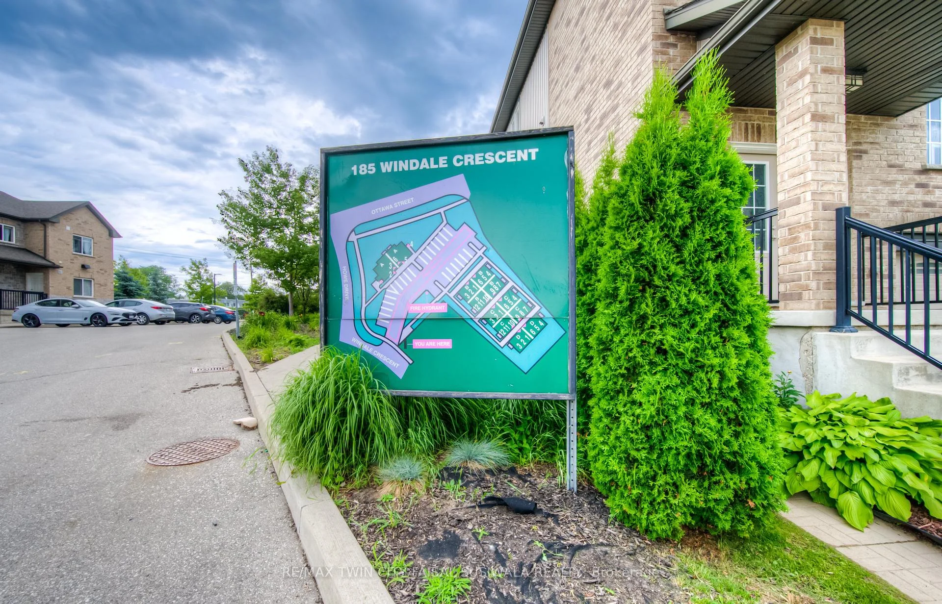 Photo 4 of Unit 1C, 185 Windale Crescent, Kitchener, Laurentian Hills — HOMEH