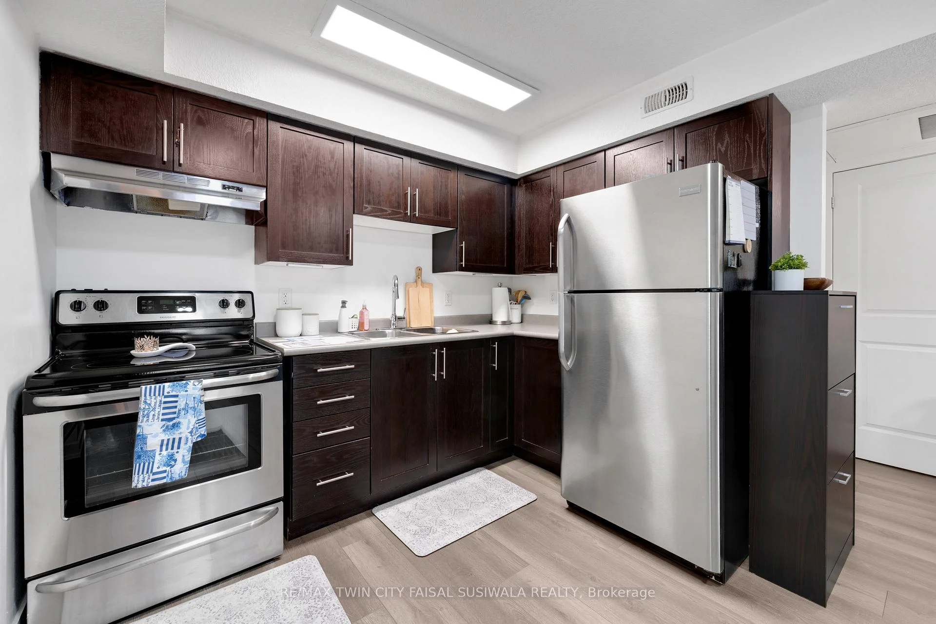 Photo 16 of Unit 1C, 185 Windale Crescent, Kitchener, Laurentian Hills — HOMEH