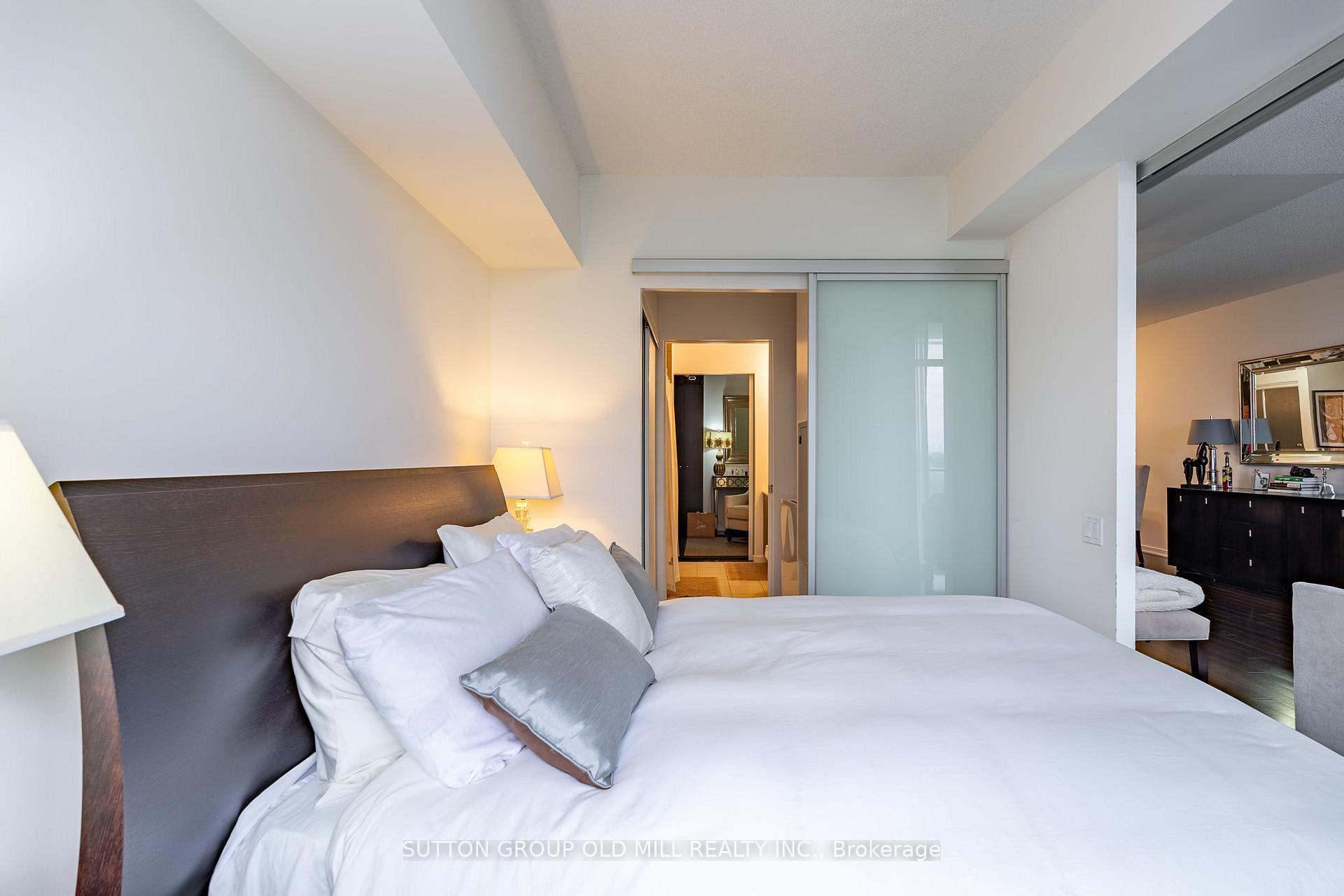 Photo 12 of Unit 1216, 103 The Queensway Avenue, Toronto, High Park-Swansea — HOMEH