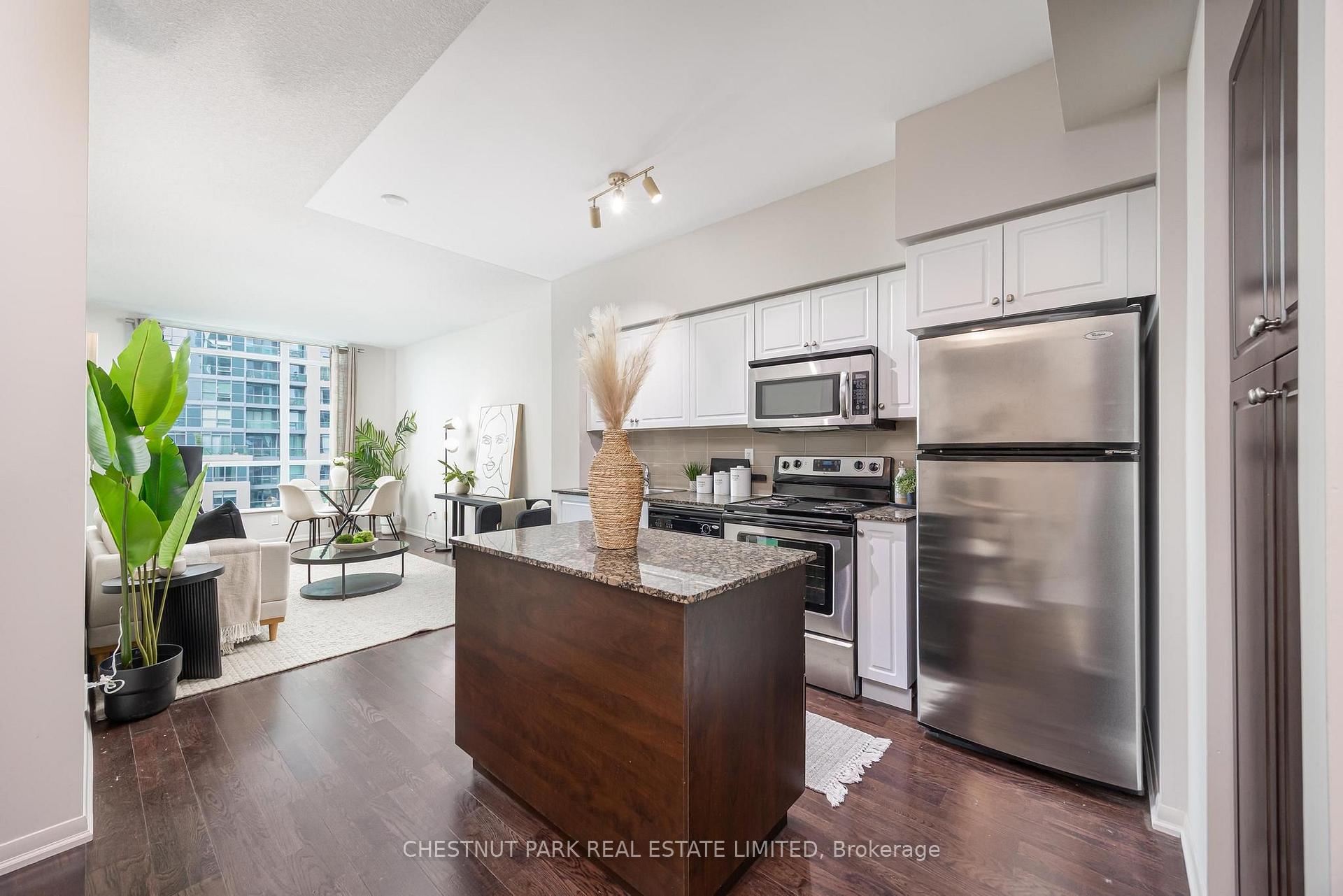 Photo 2 of Unit 808, 215 Fort York Boulevard, Toronto, Niagara — HOMEH