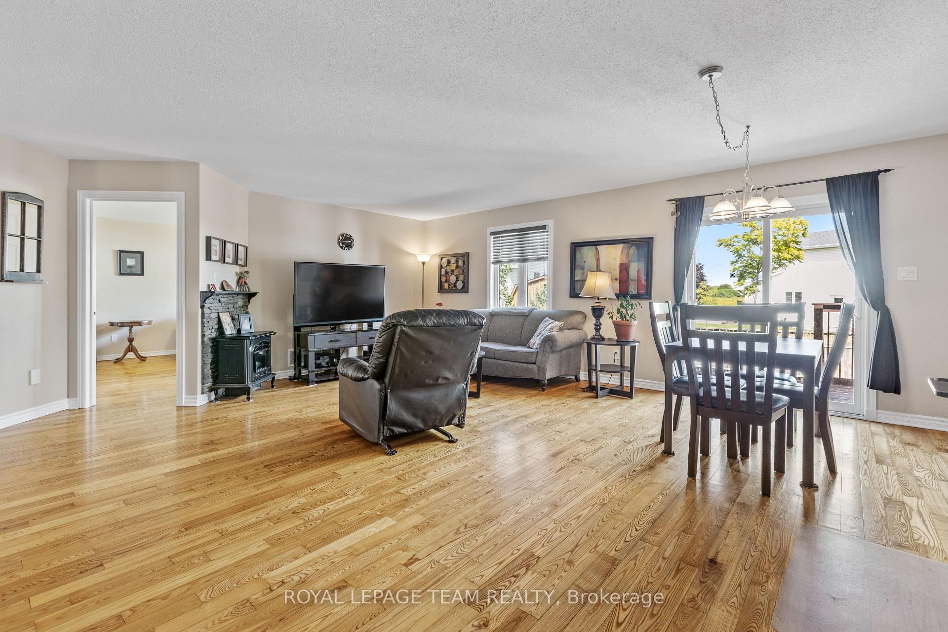 Photo 20 of 141 Raina Way, North Grenville, Kemptville — HOMEH