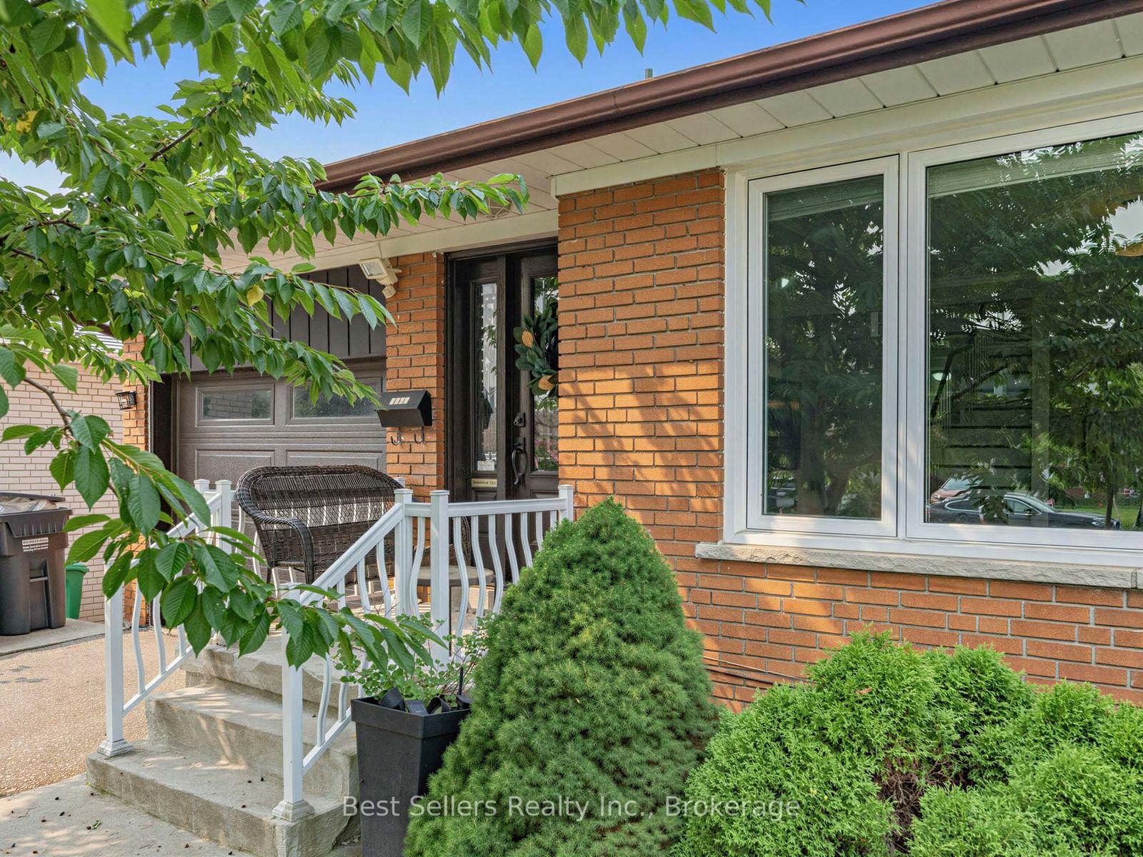 Photo 4 of 3272 Marlene Court, Mississauga, Applewood — HOMEH