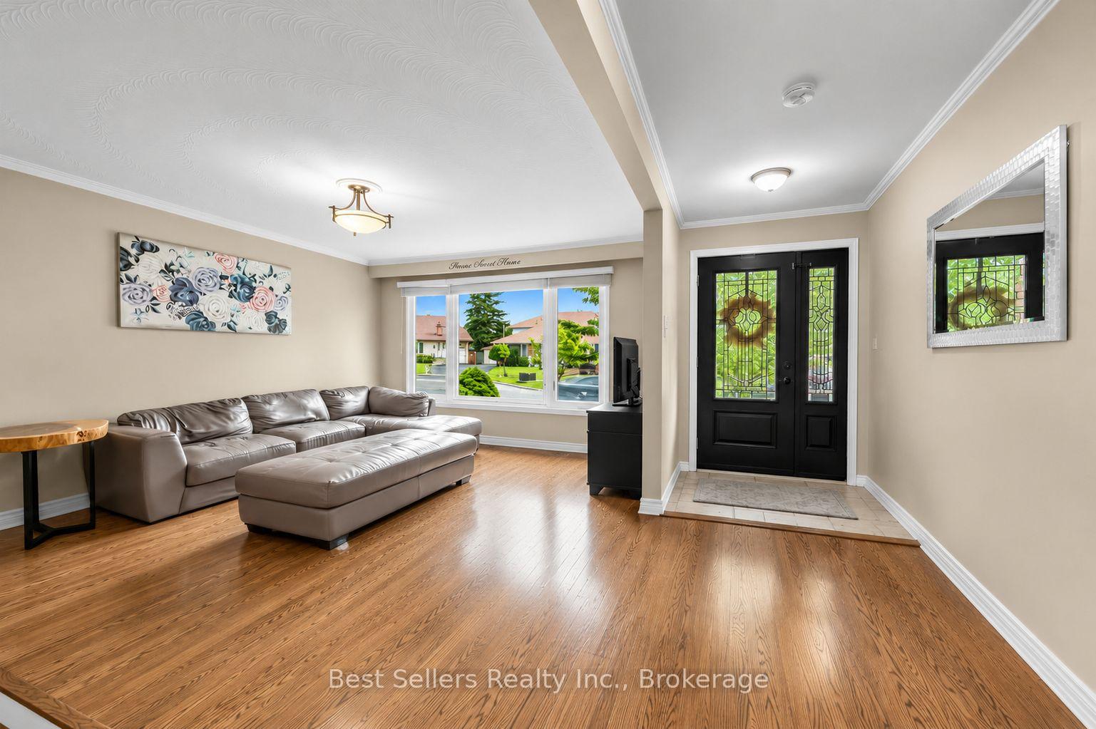 Photo 5 of 3272 Marlene Court, Mississauga, Applewood — HOMEH