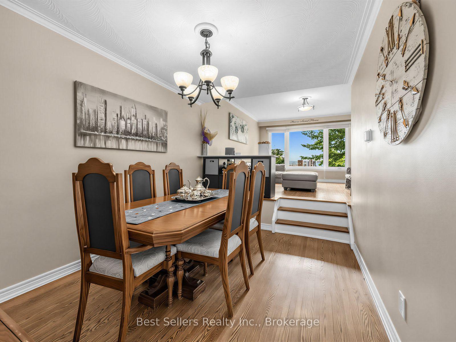 Photo 8 of 3272 Marlene Court, Mississauga, Applewood — HOMEH
